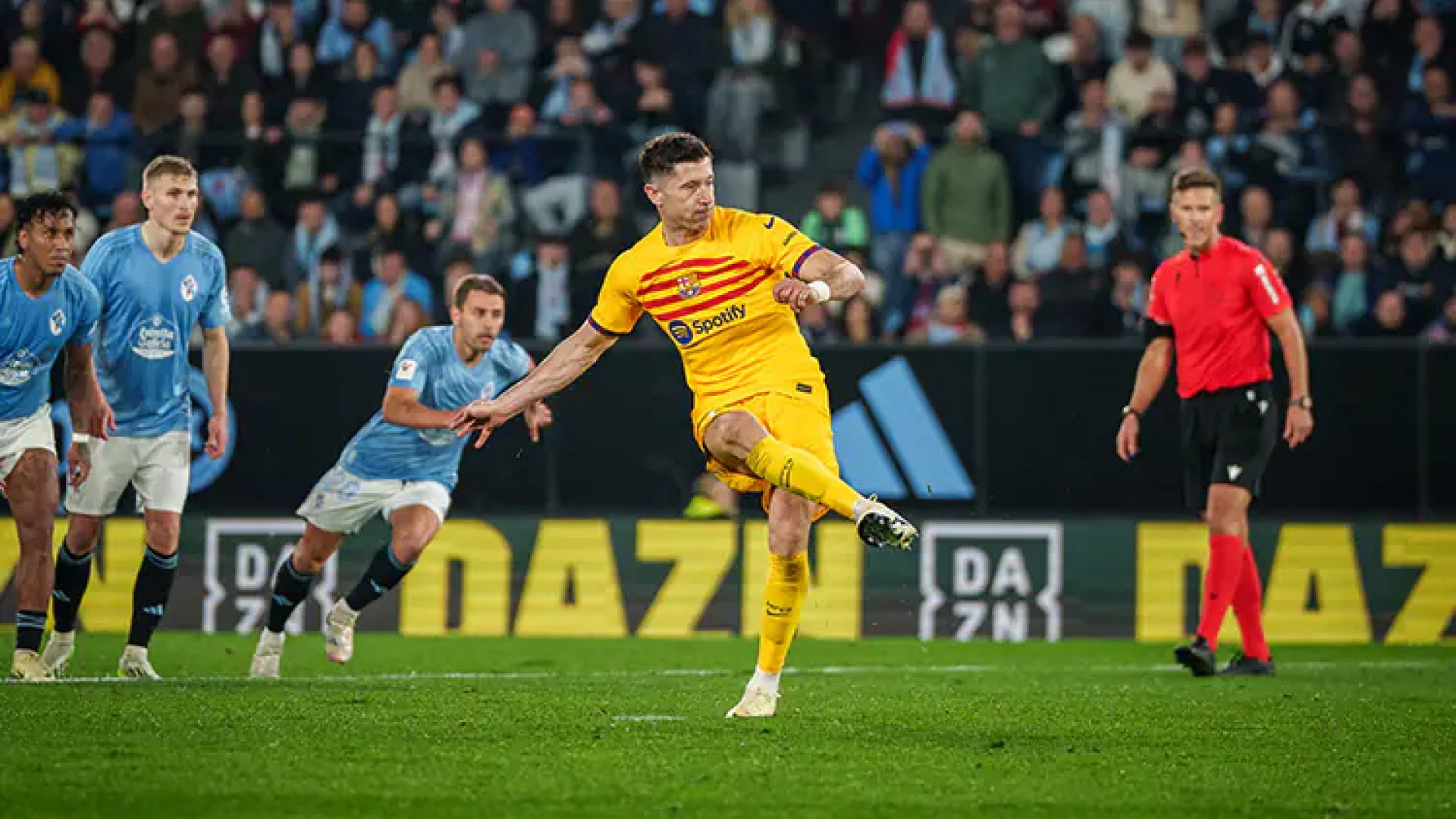 Gana Barcelona al Celta con doblete de Robert Lewandowski