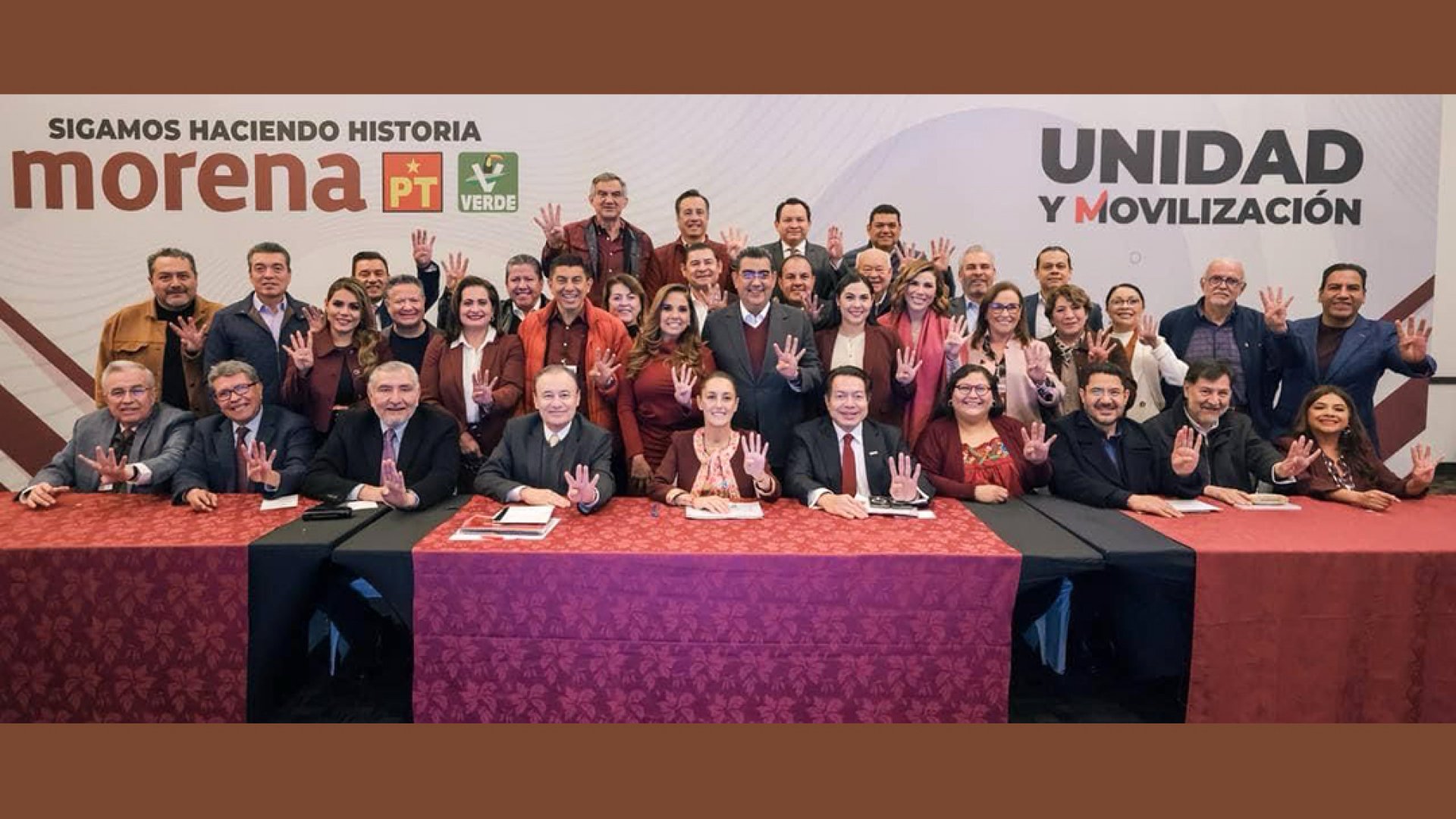 ¡Unidad! Rocío Nahle acompaña a Claudia Sheinbaum a su registro como candidata presidencial ante el INE.
