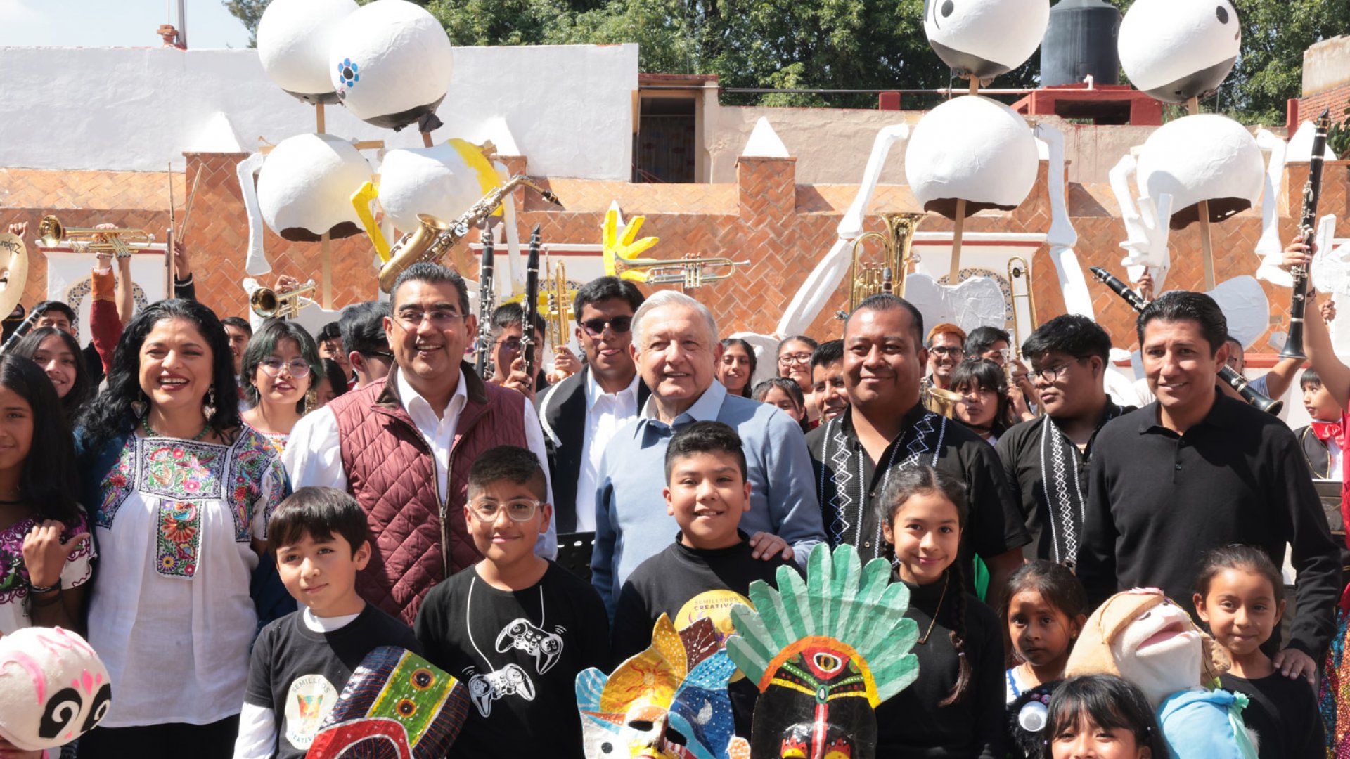 AMLO anuncia inauguración de fábricas de la Sedena en Puebla