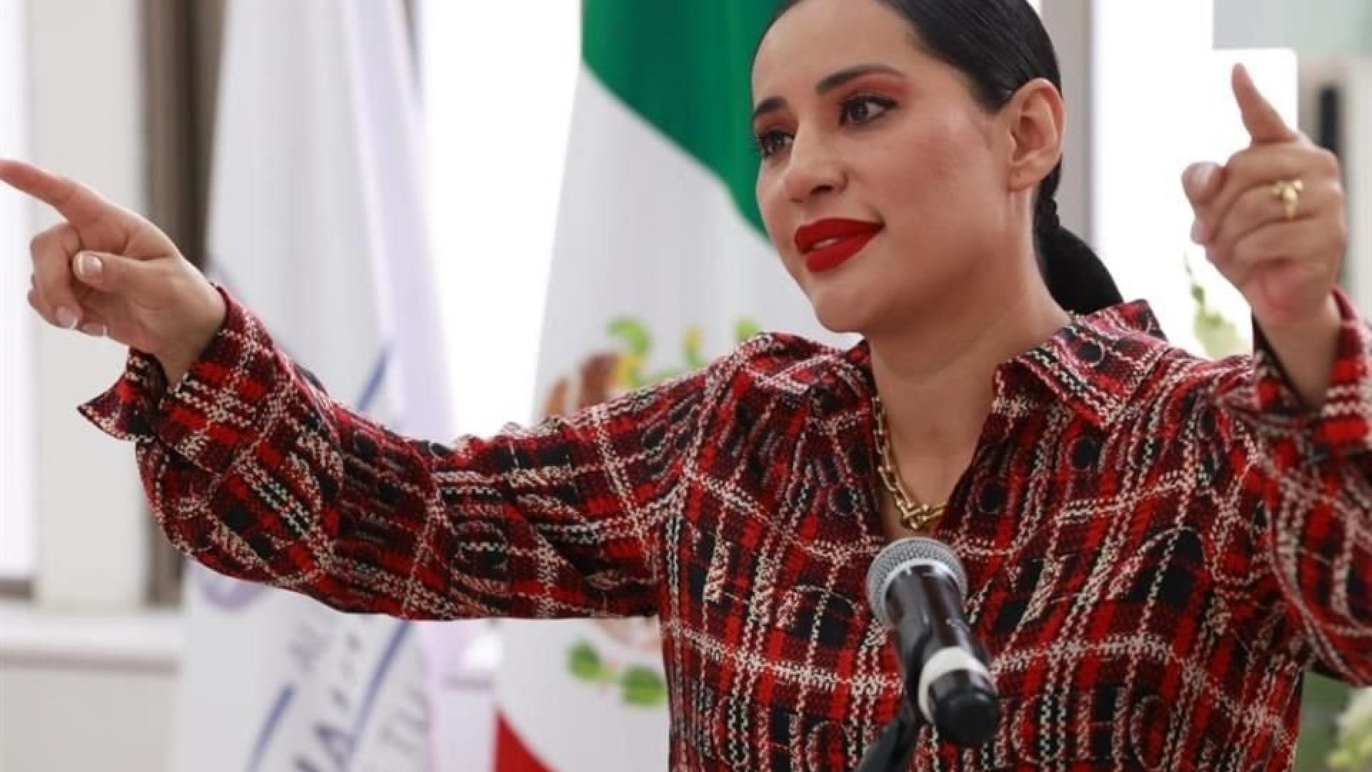 Sandra Cuevas buscará senaduría por MC