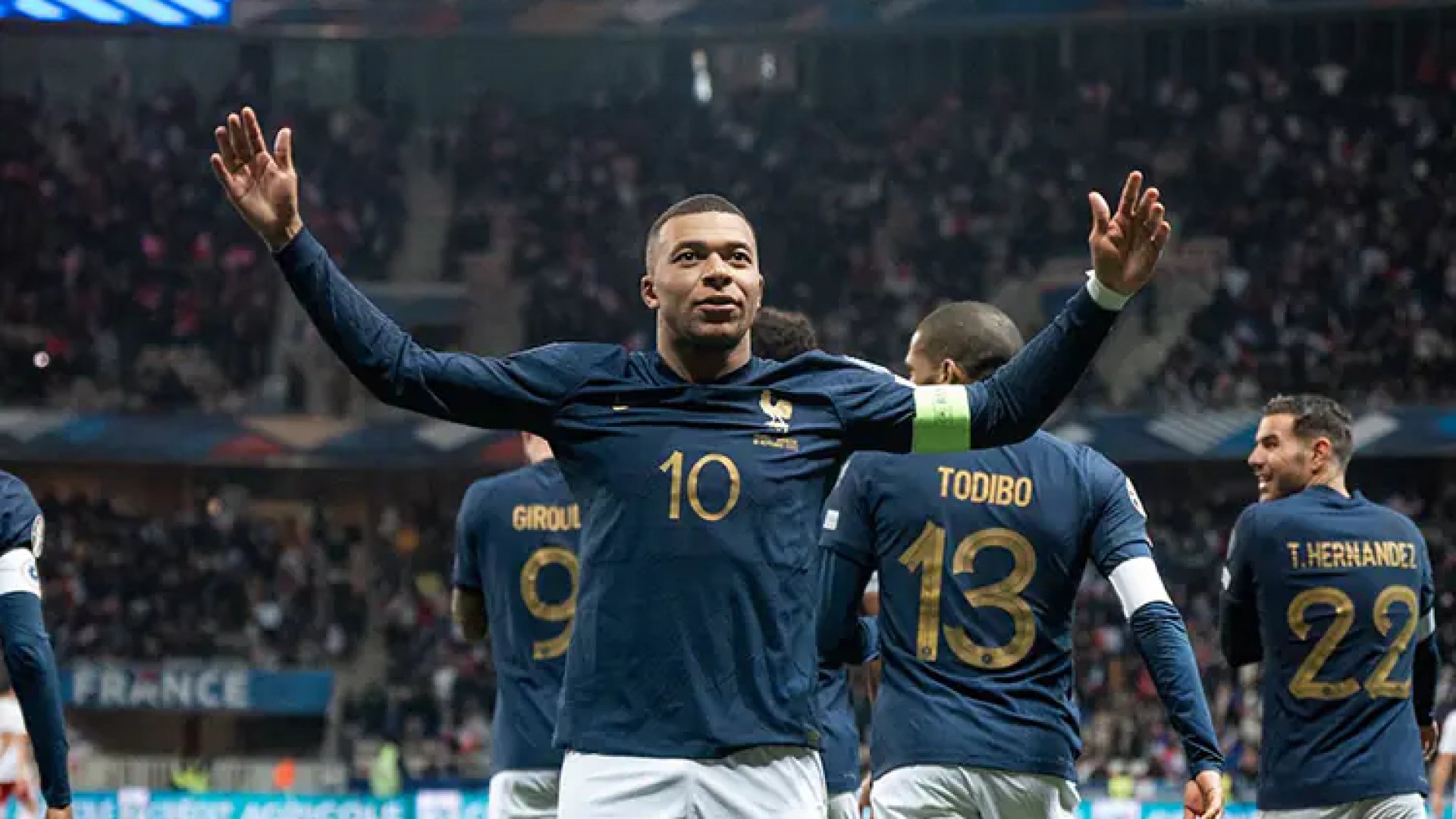 Kylian Mbappé firma con el Real Madrid