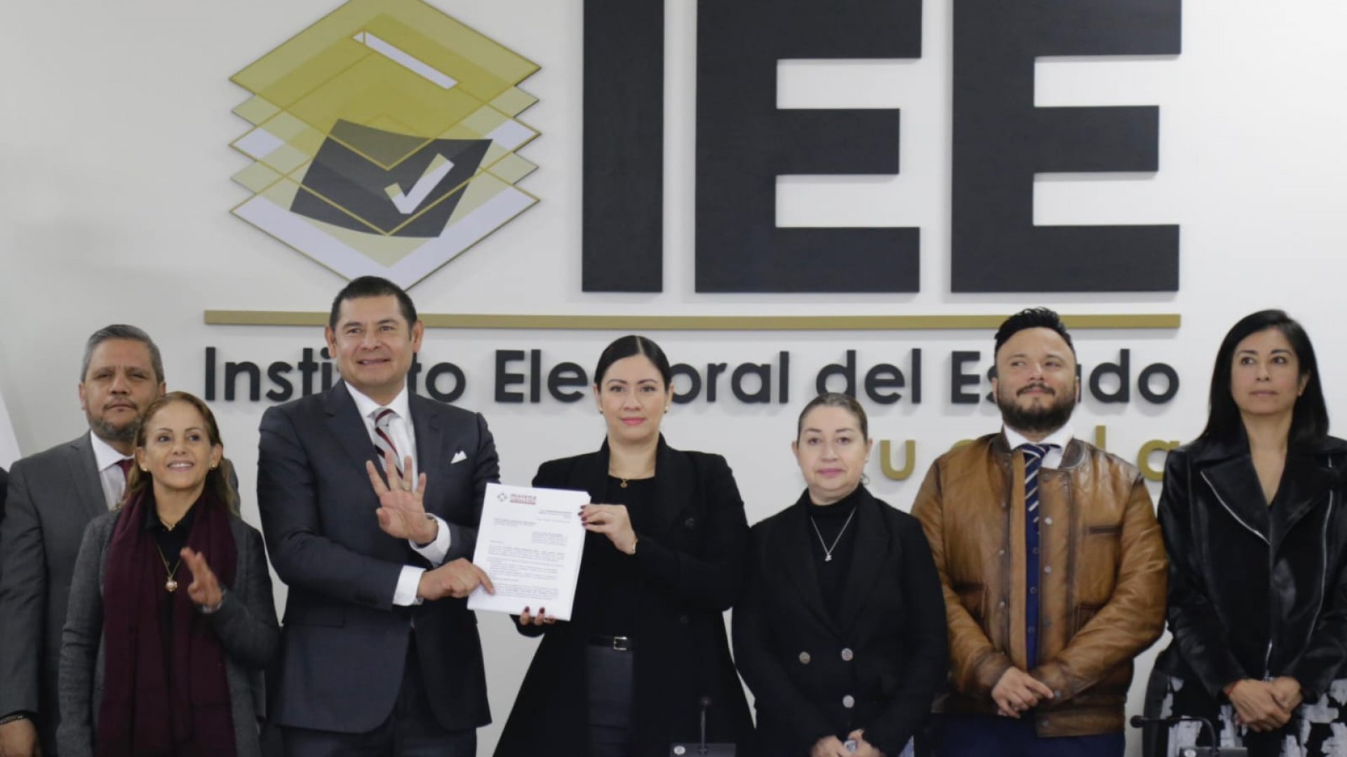 Morena y Alejandro Armenta registran la plataforma política ante el IEE