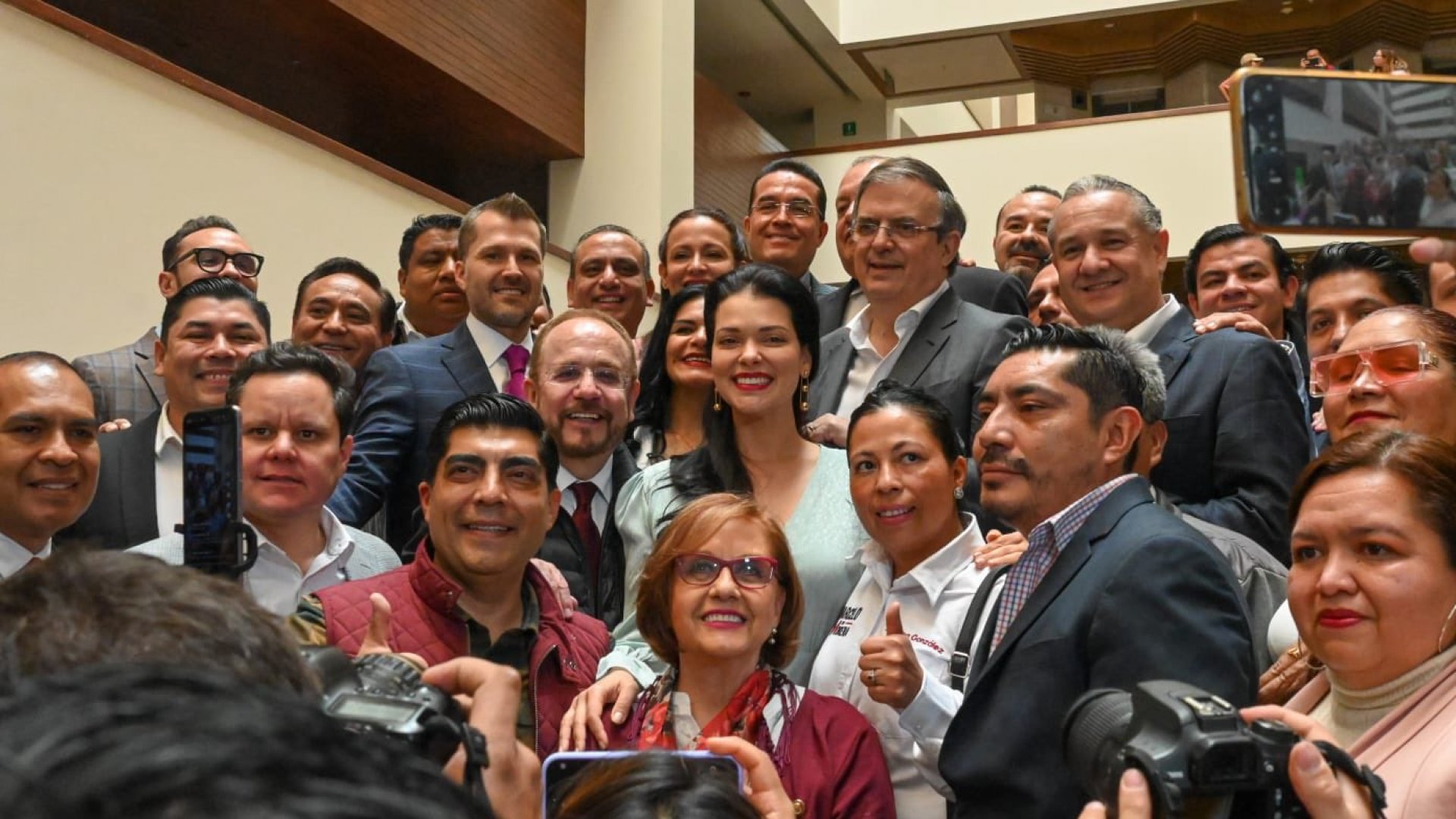 Marcelo Ebrard se registra para buscar escaño con Morena