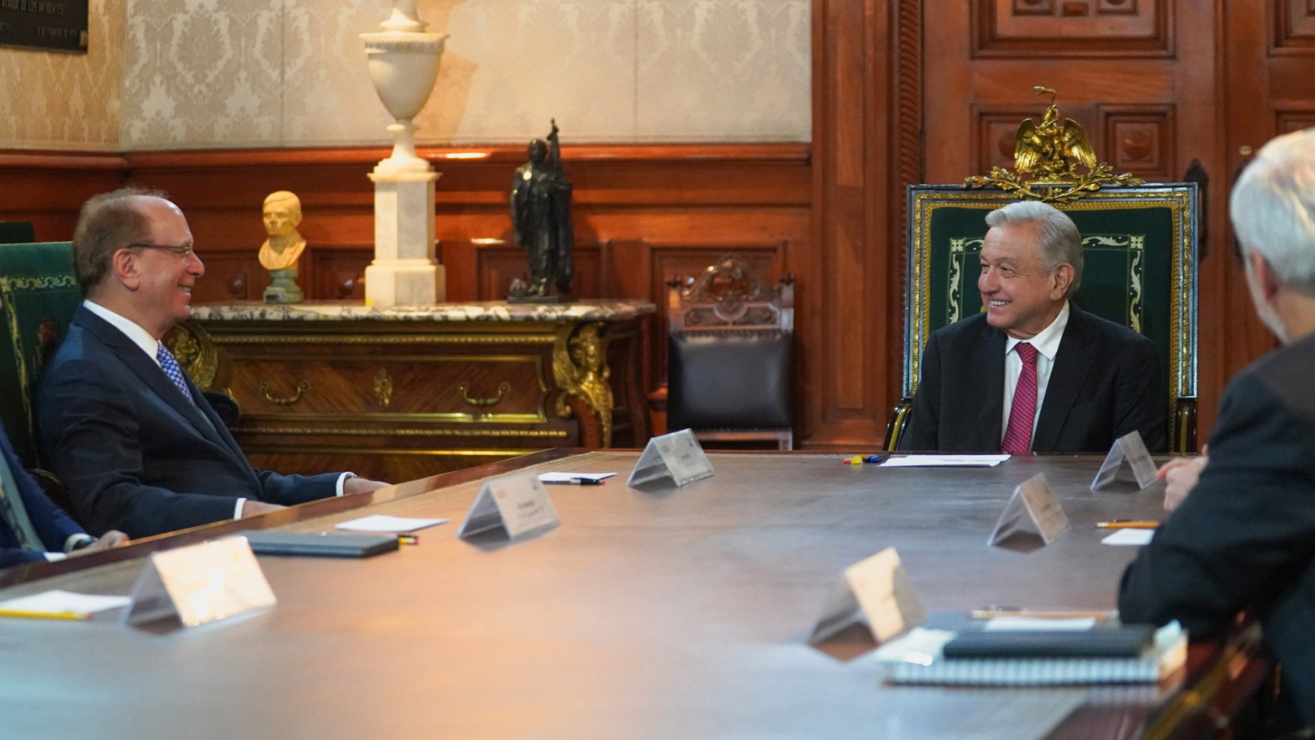 AMLO recibe en Palacio Nacional a Larry Fink