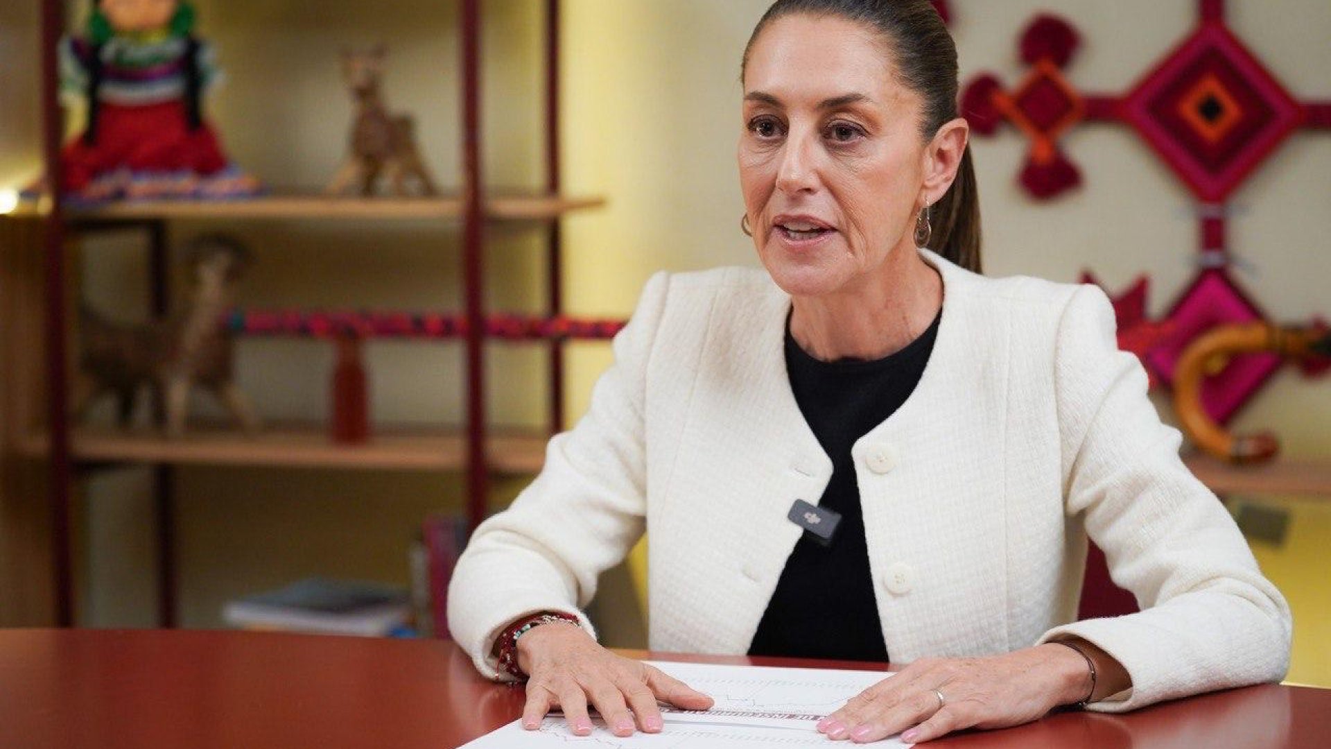 Claudia Sheinbaum defiende la 4T de las fake news