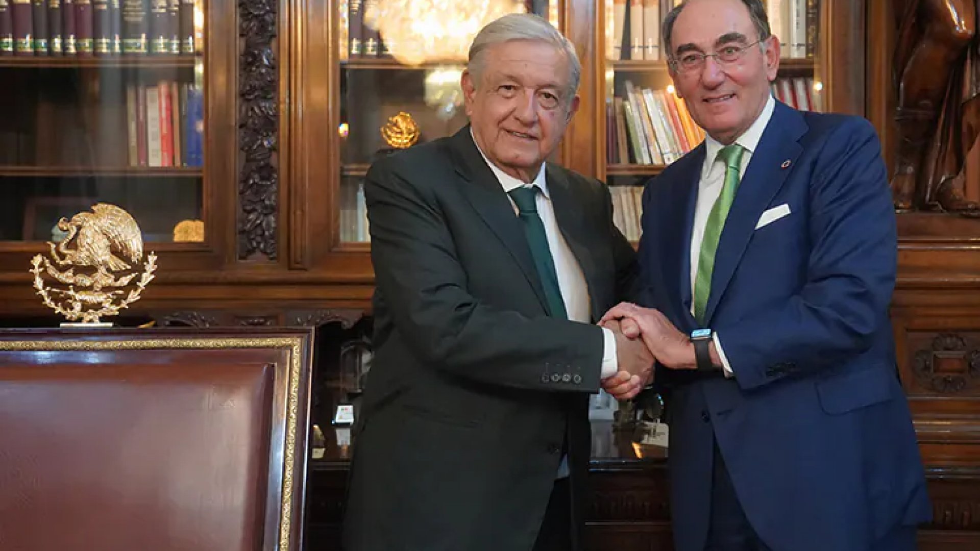 Con compra a Iberdrola, generará CFE más del 50% de energía del país, asegura AMLO