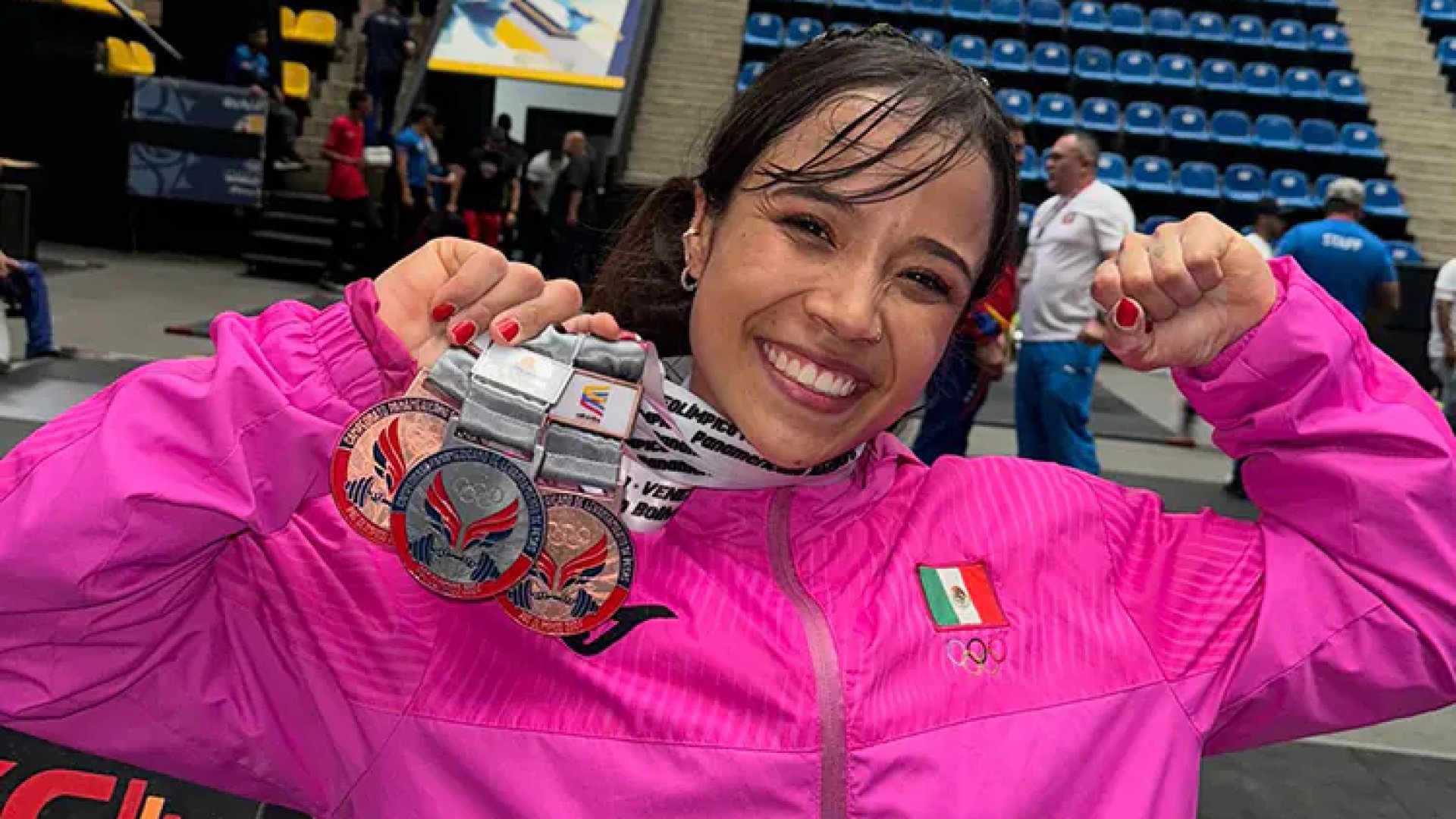 Janeth Gómez conquista tres medallas en halterofilia