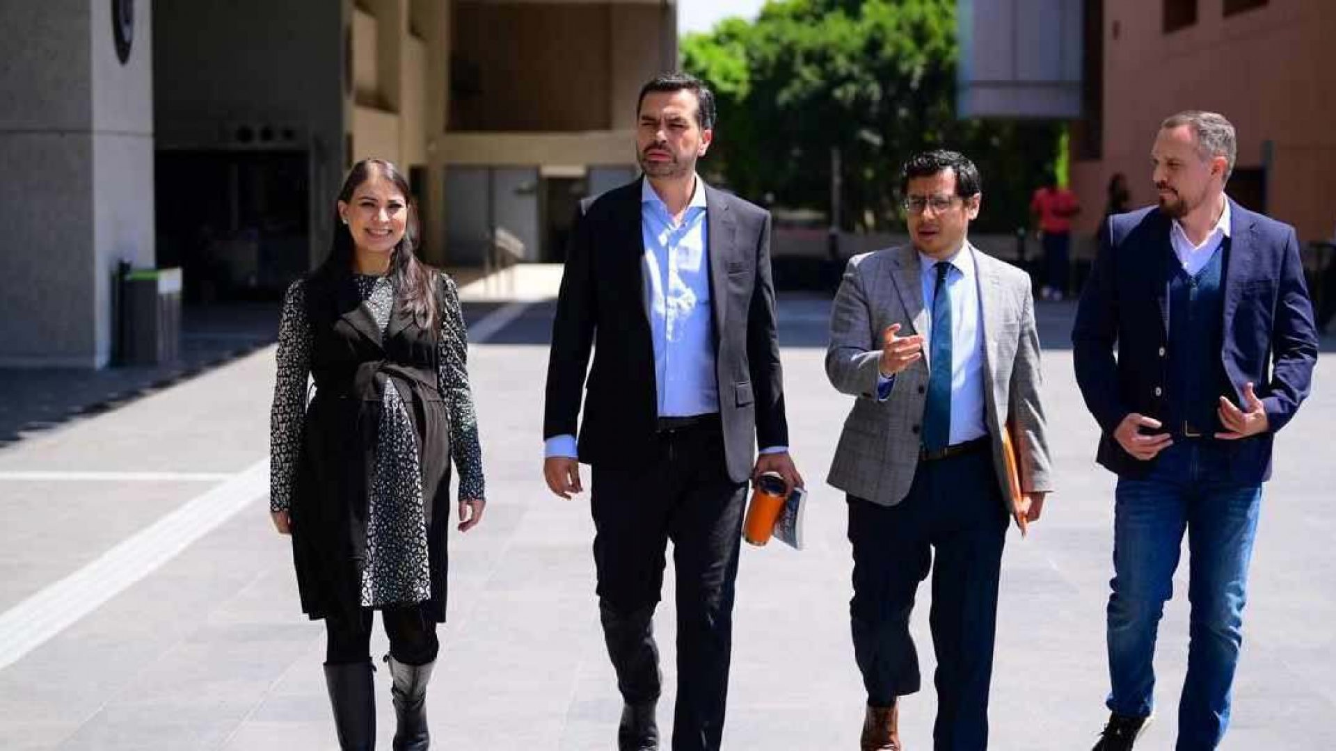 Álvarez Máynez pide licencia para dejar su curul