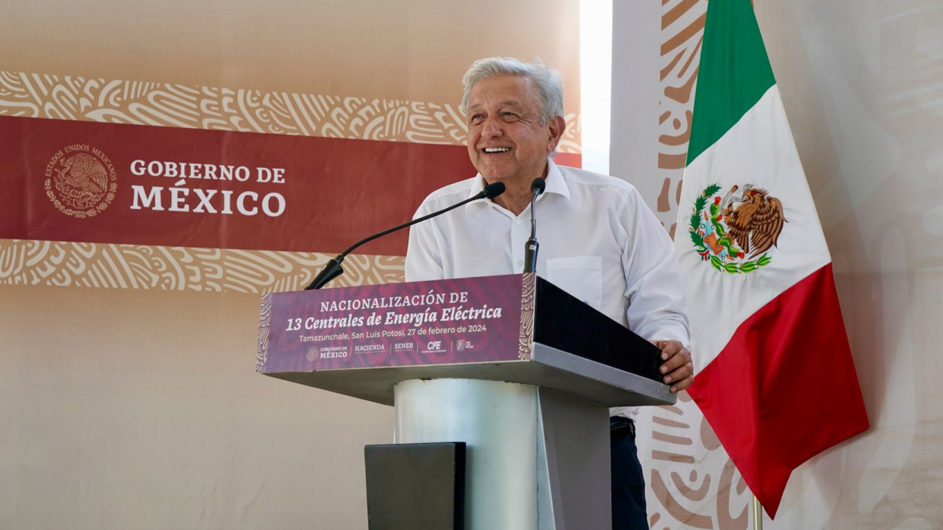 AMLO encabeza ceremonia de nacionalización de 13 centrales de energía eléctrica