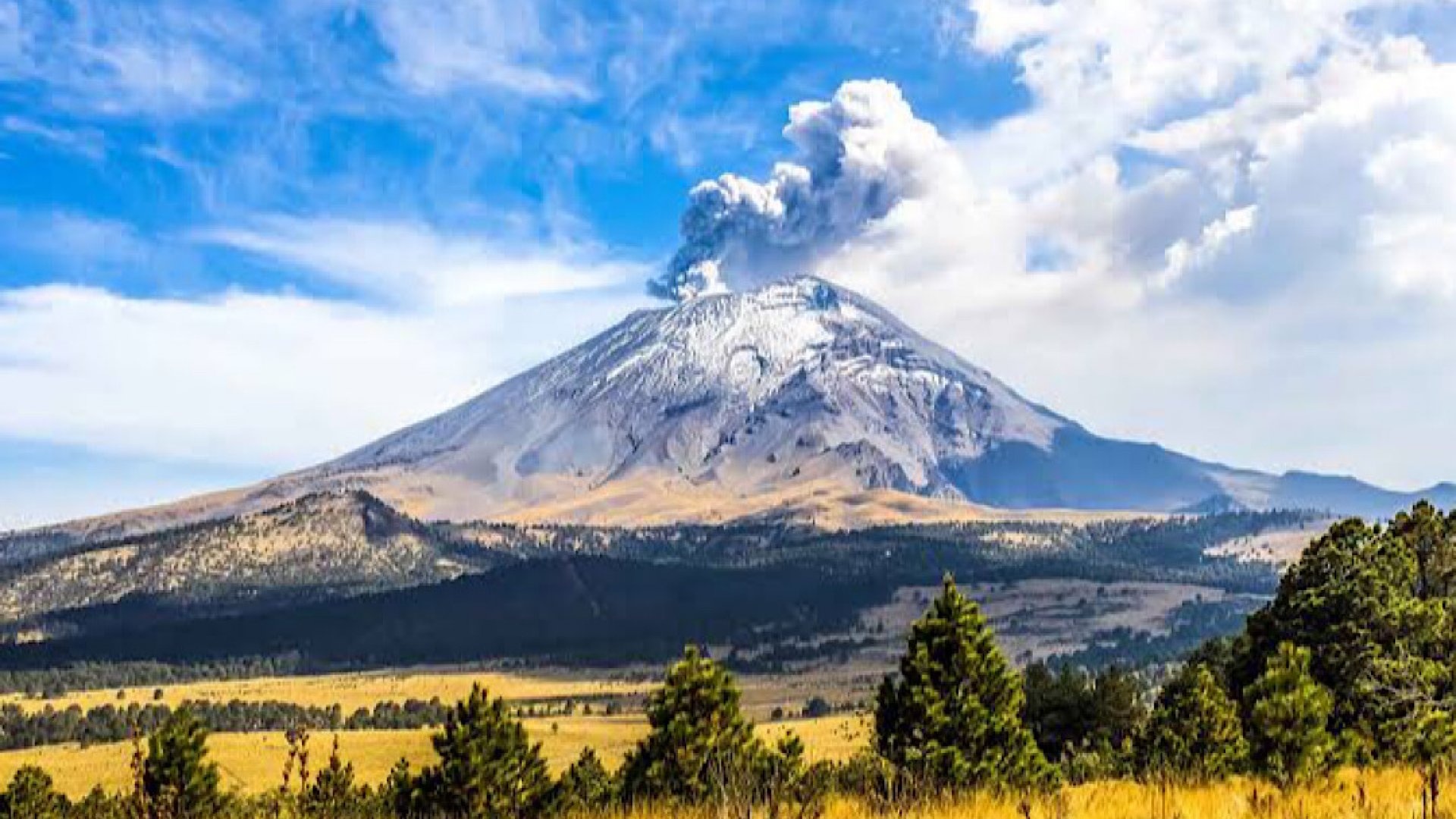 Suspenden clases por caída de ceniza del Popocatépetl