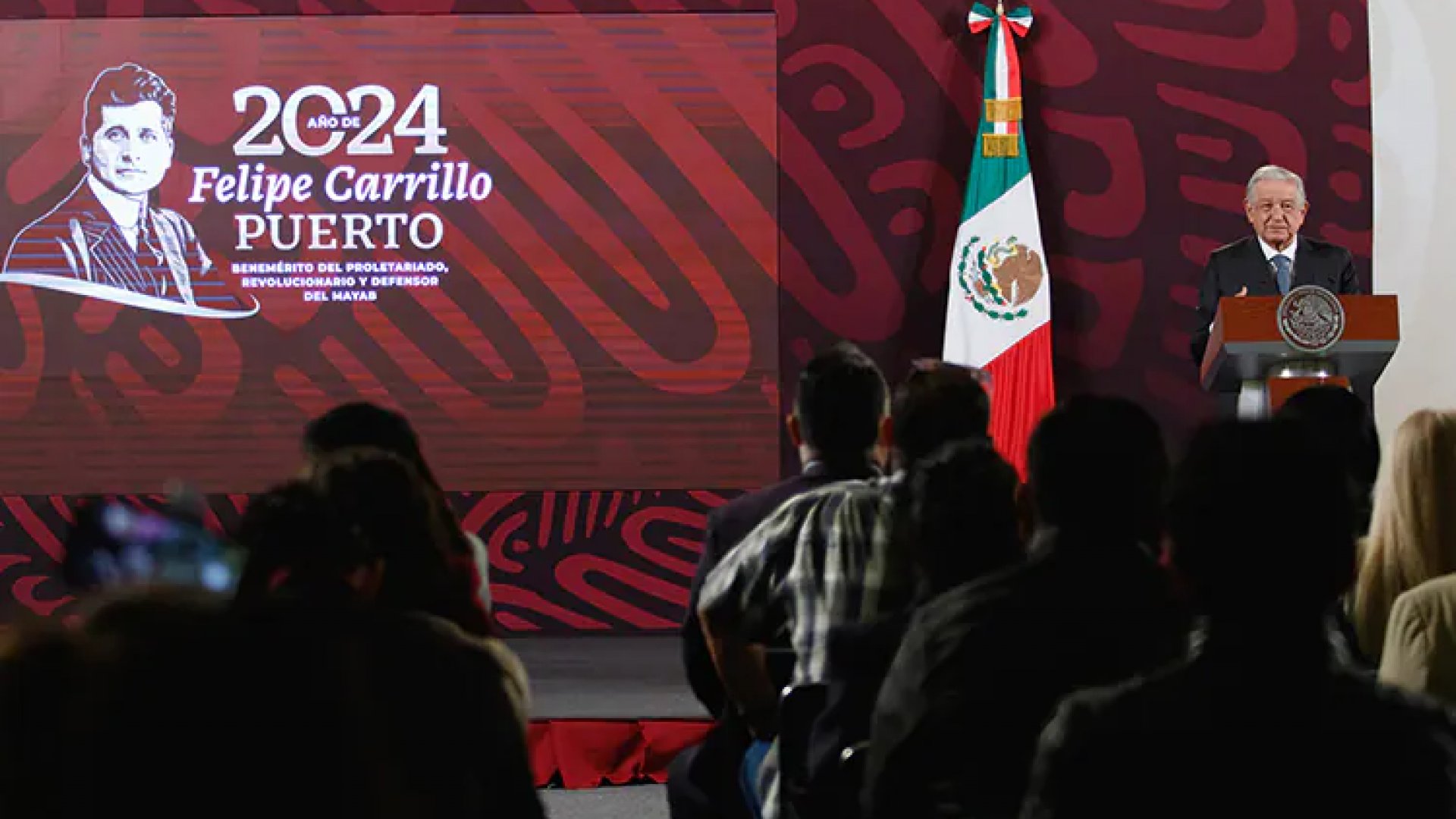 Pide AMLO ayuda a medios para no violar veda electoral