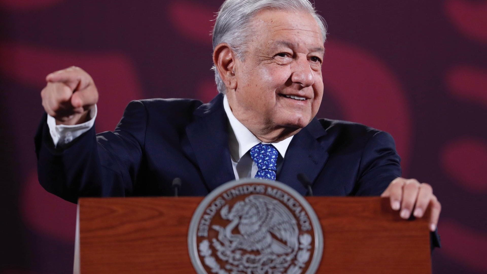 AMLO propone ‘autolimitarse’ para no violar veda electoral