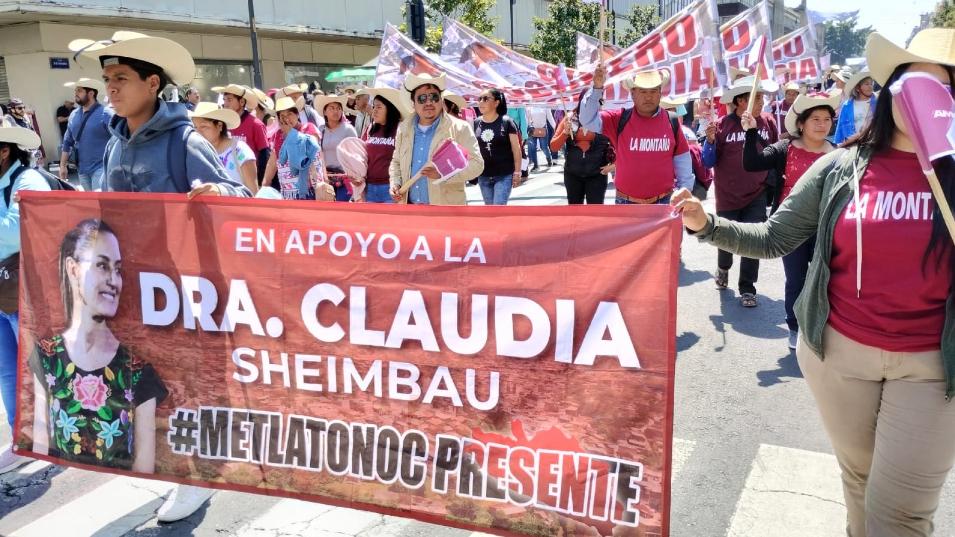 Morenistas de todo México llegan al Zócalo para apoyar a Claudia