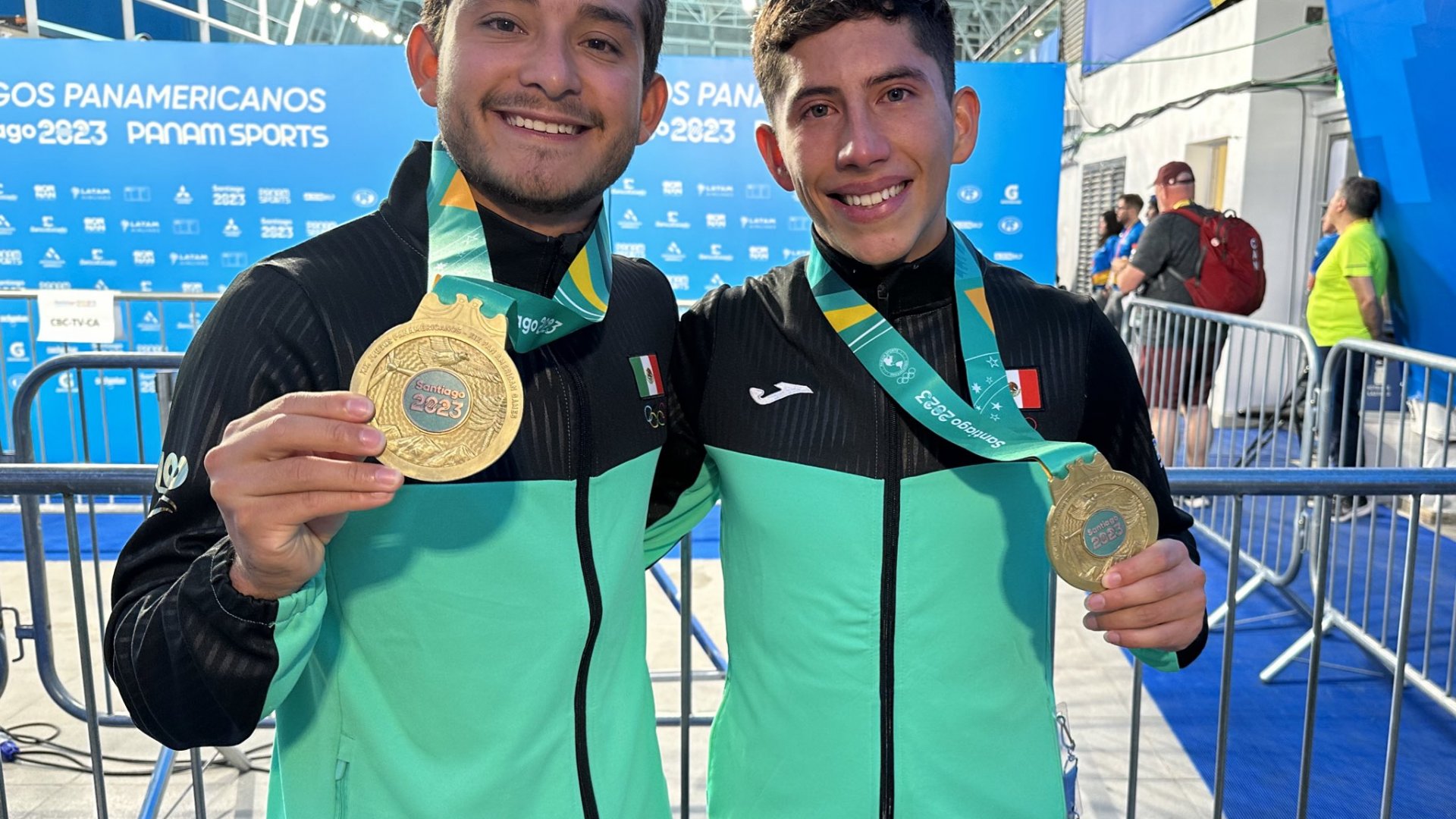 Plata en plataforma de 10 metros sincronizados
