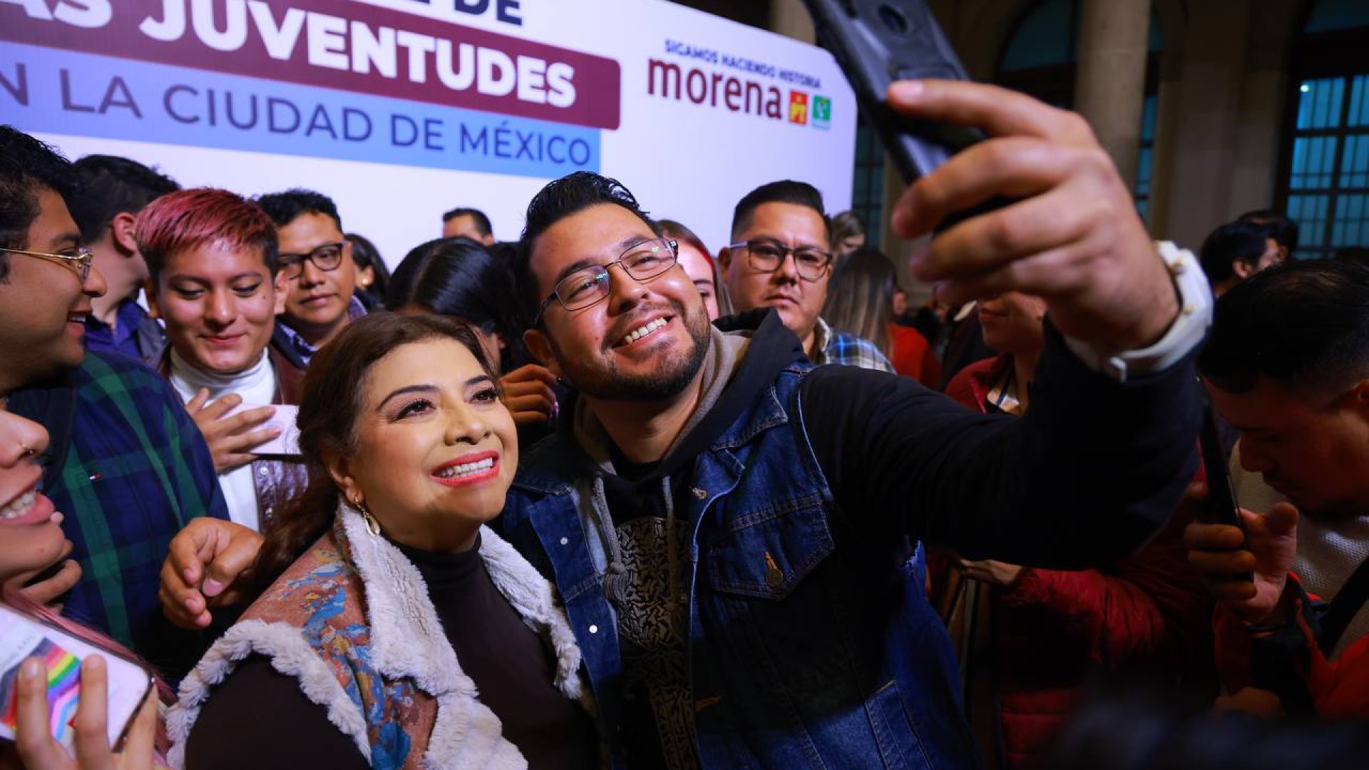 ‘Millennials’ y ‘generación Z’ prefieren a Clara Brugada sobre Taboada