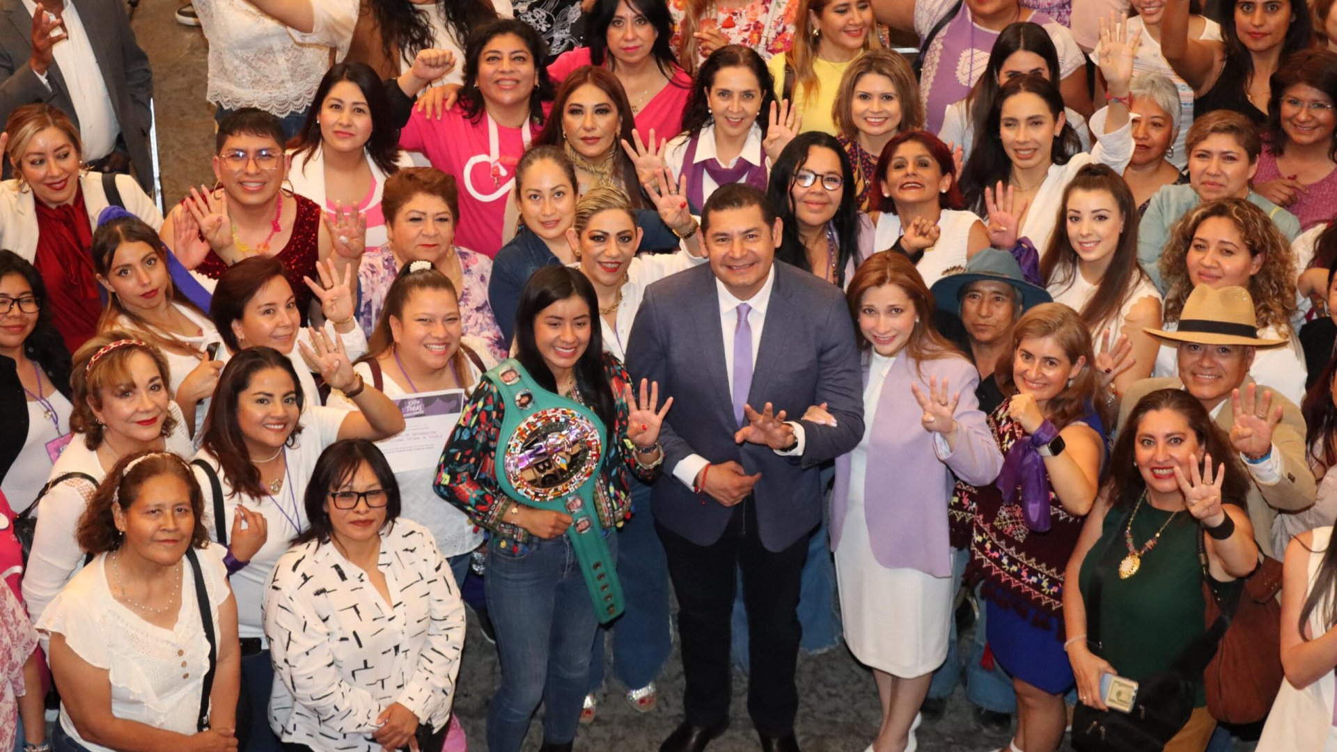 Mujeres, arquitectas del futuro de Puebla: Alejandro Armenta
