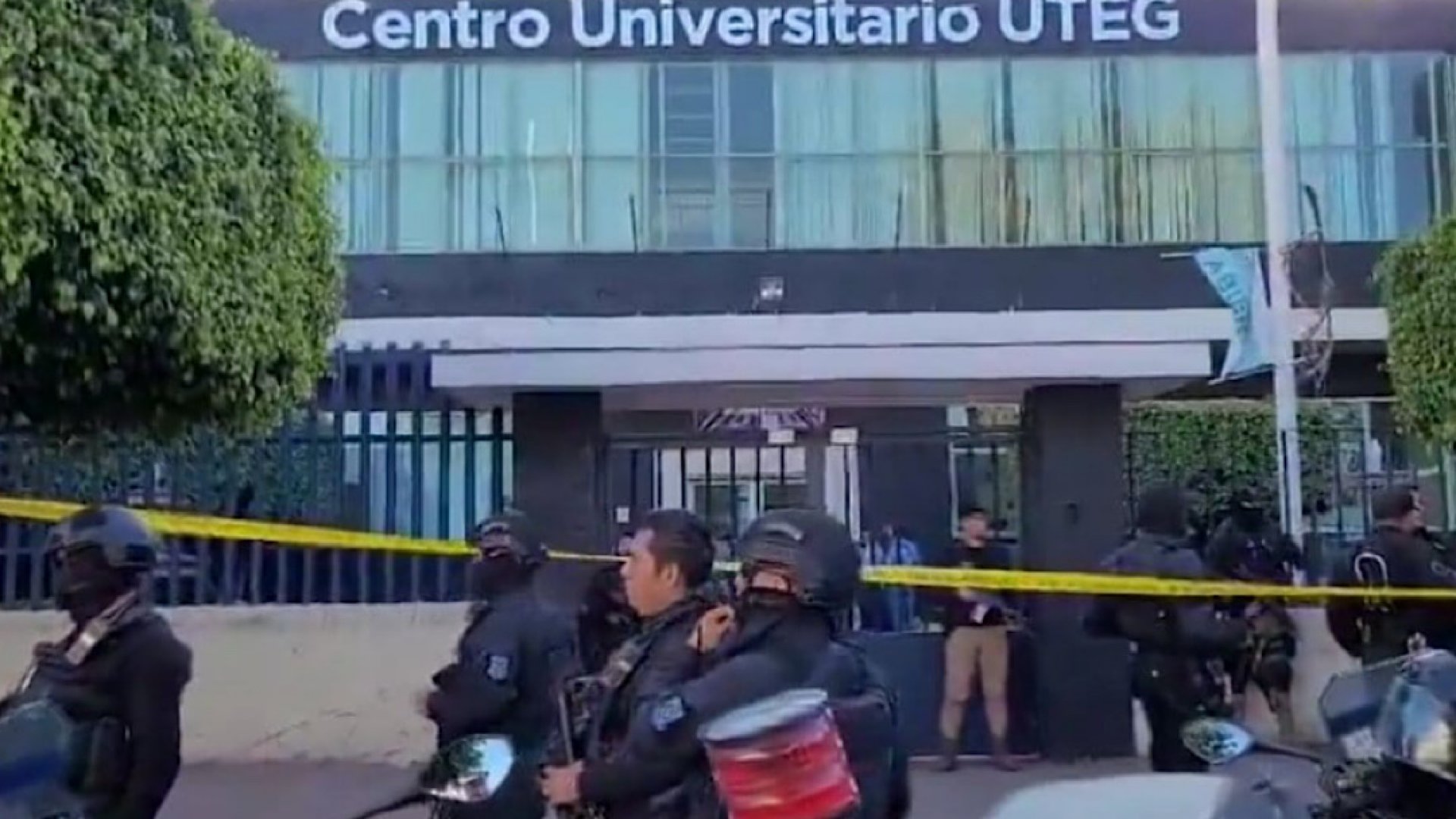 Sujeto con un hacha irrumpe el UTEG y asesina a dos mujeres