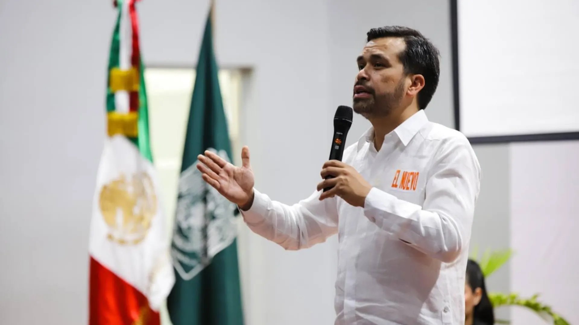 Máynez propone atender tráfico de drogas y armas