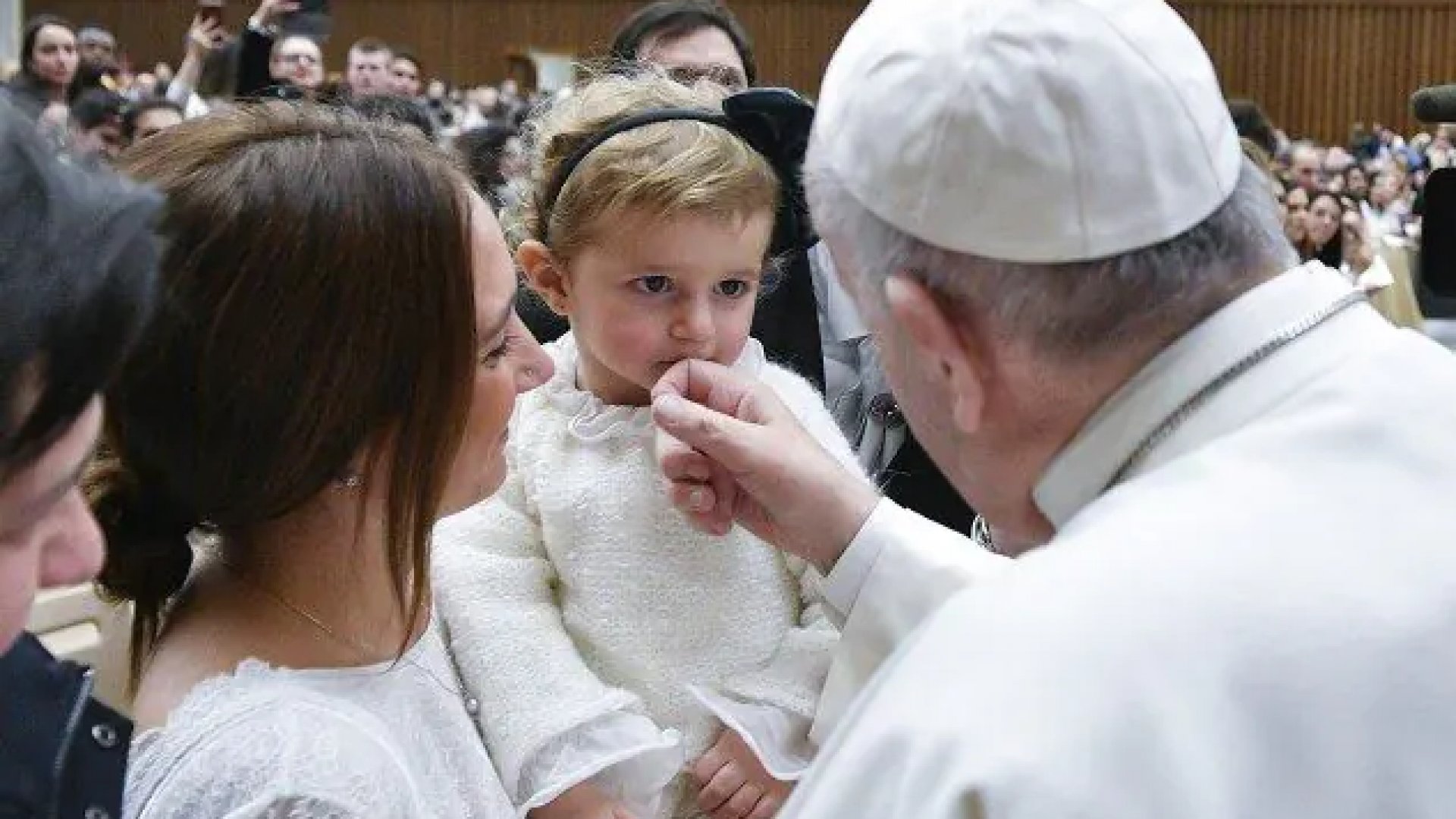 Educación de las mujeres creará sociedades mejores: Papa Francisco