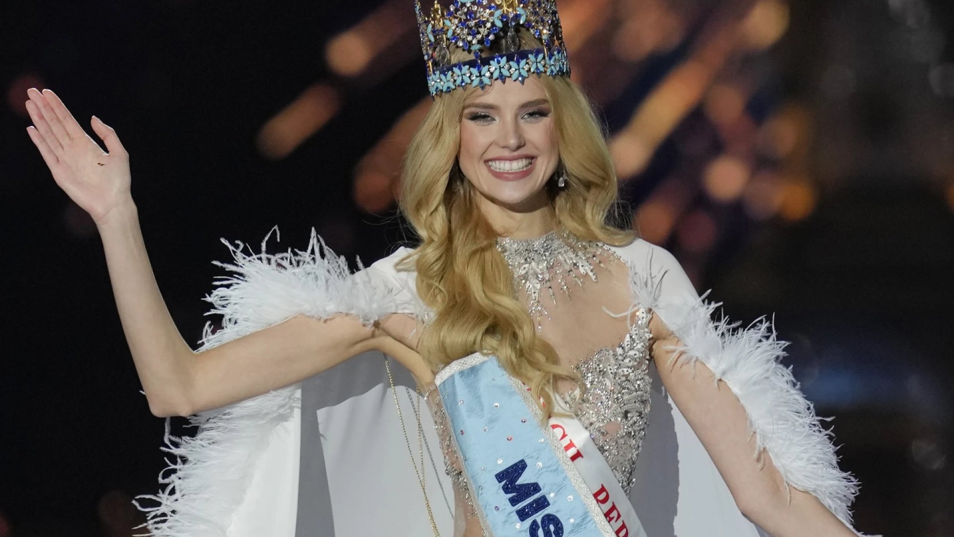 Krystyna Pyszková de la República Checa coronada Miss Mundo 2024