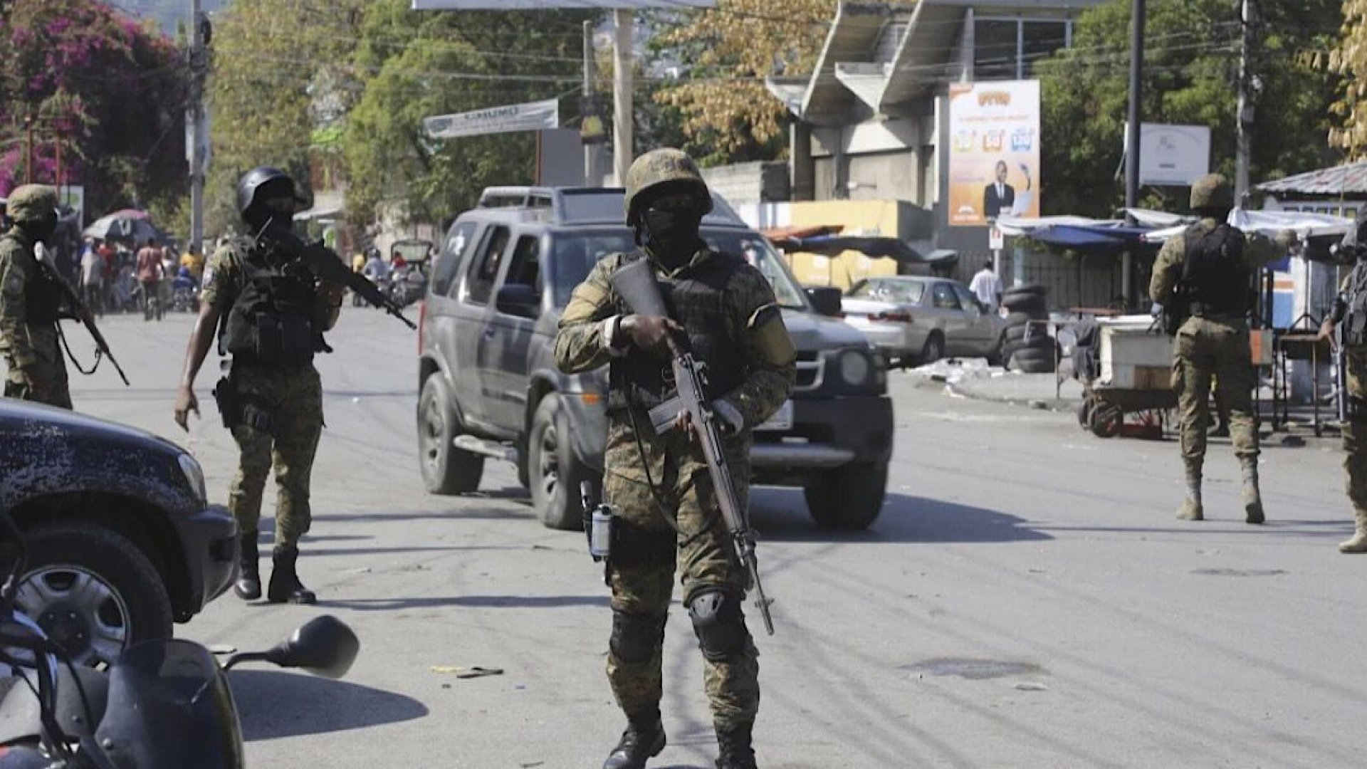 Militares de EE.UU. evacuan a personal de embajada en Haití
