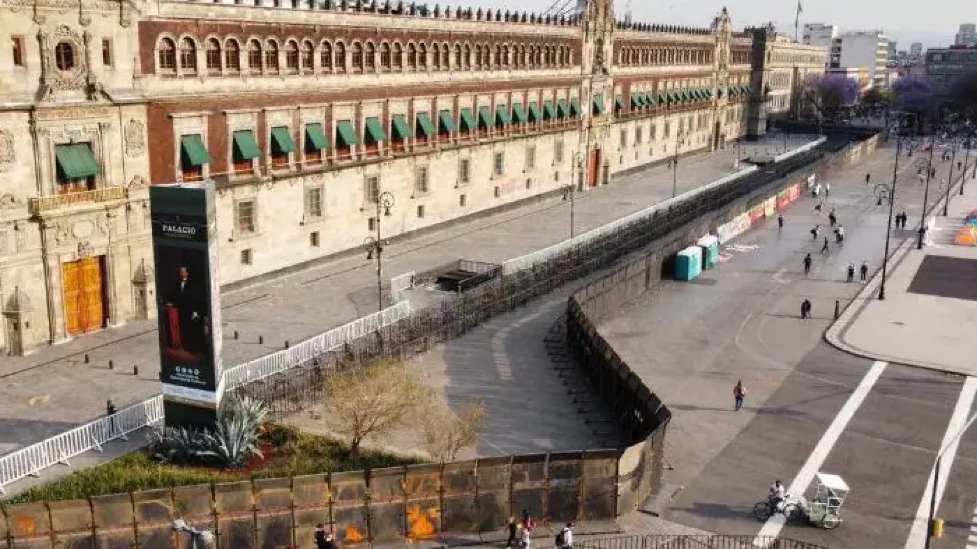 Siguen vallas en Palacio Nacional tras 8M; ajustan seguridad