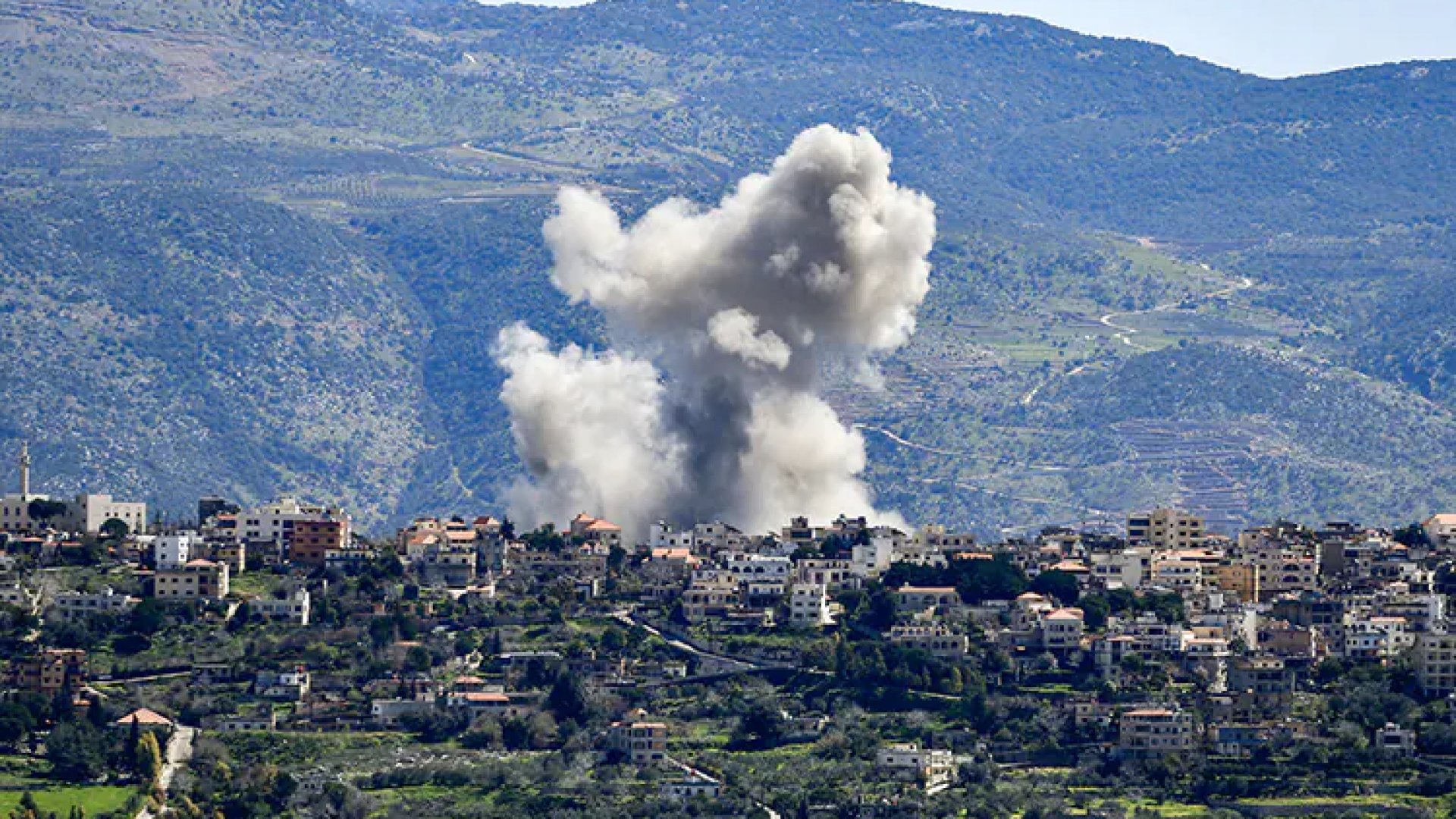 Ataca Hezbolá con cien misiles el norte de Israel
