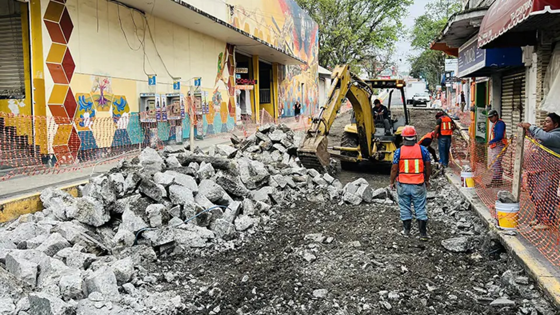 Ayuntamiento de Xalapa renueva calles de la ciudad