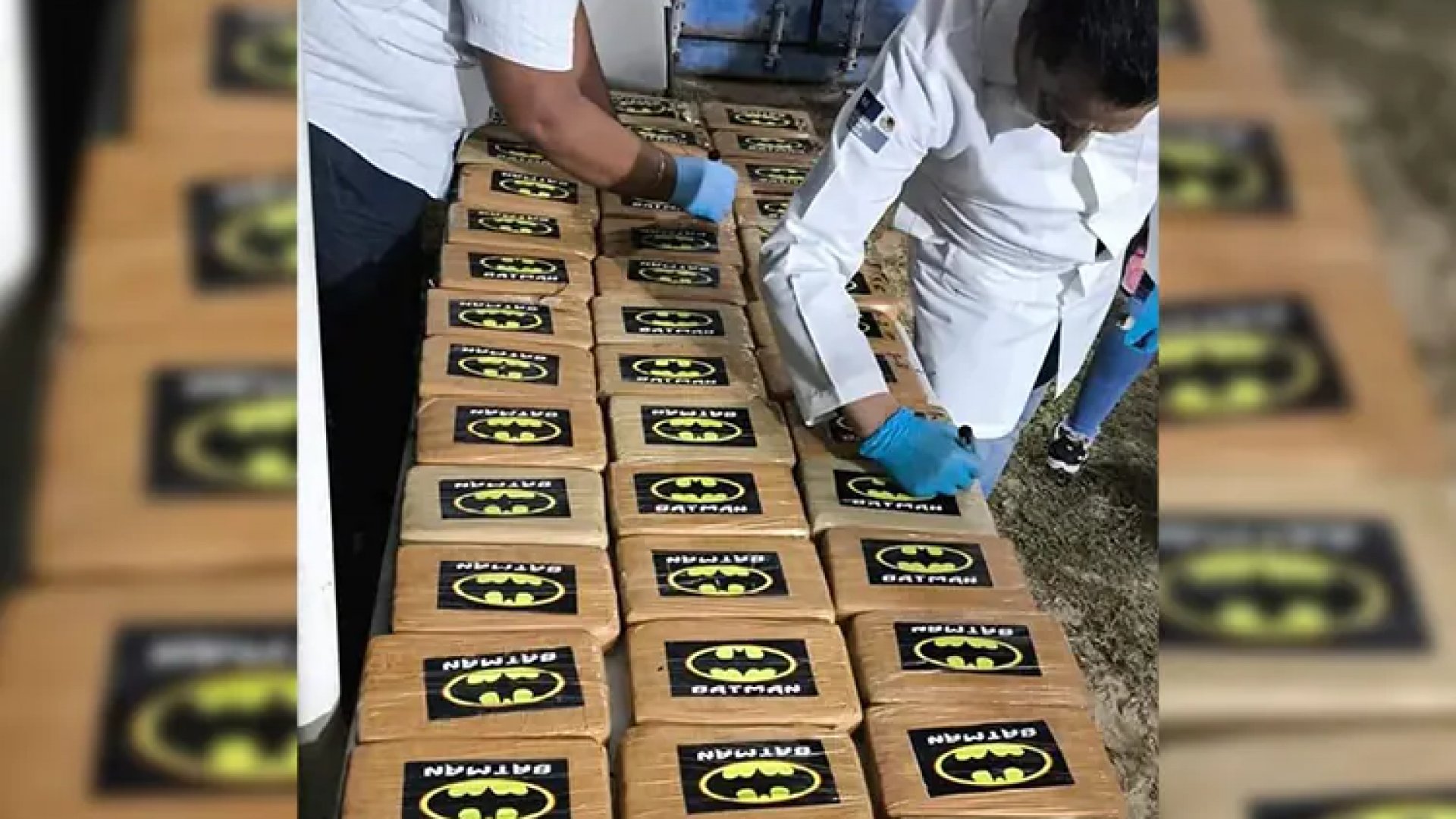 Confiscan cocaína en Acapulco… ¡con logotipos de Batman!