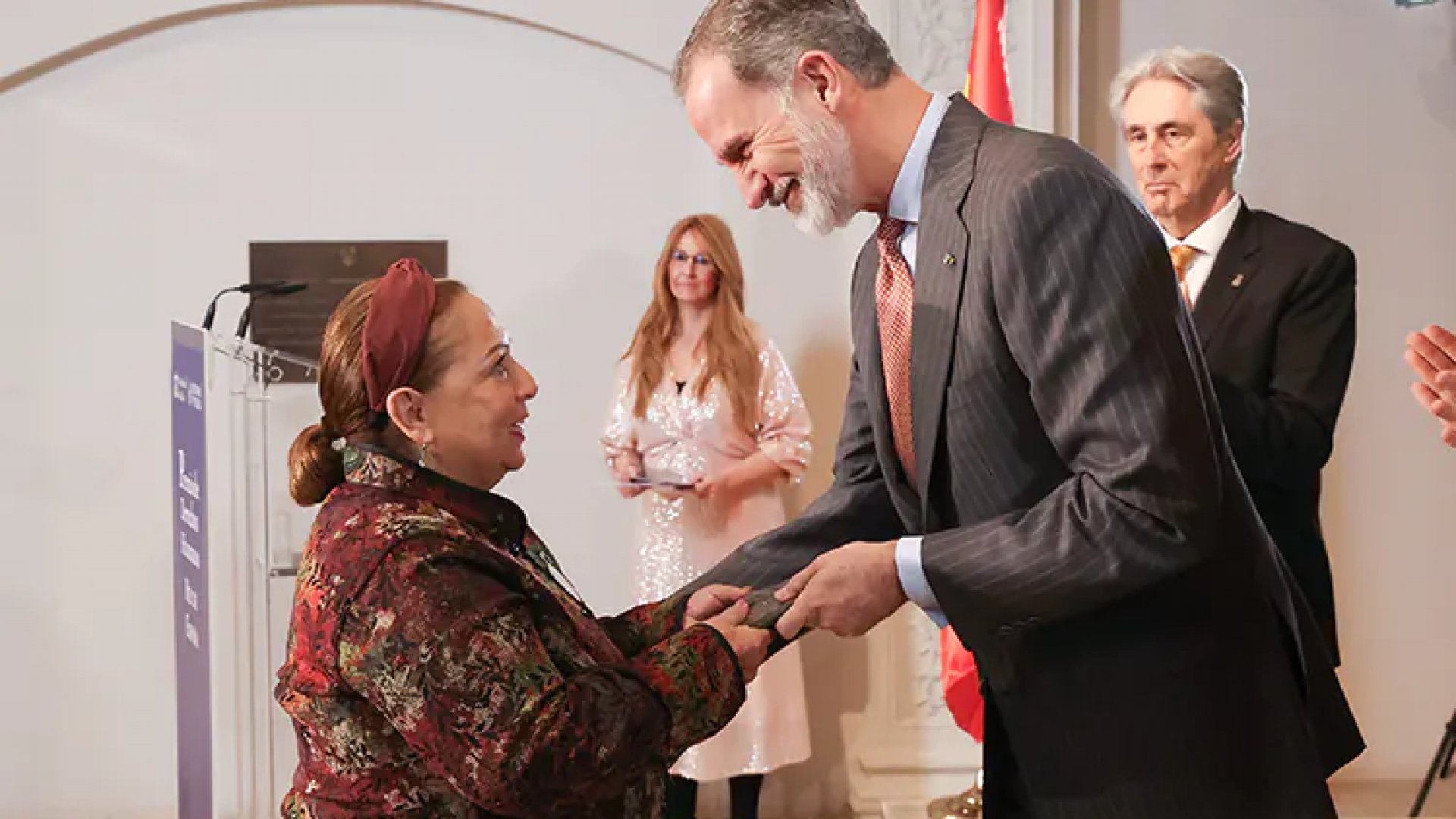 Premia Rey de España a ONG mexicana que busca desaparecidos