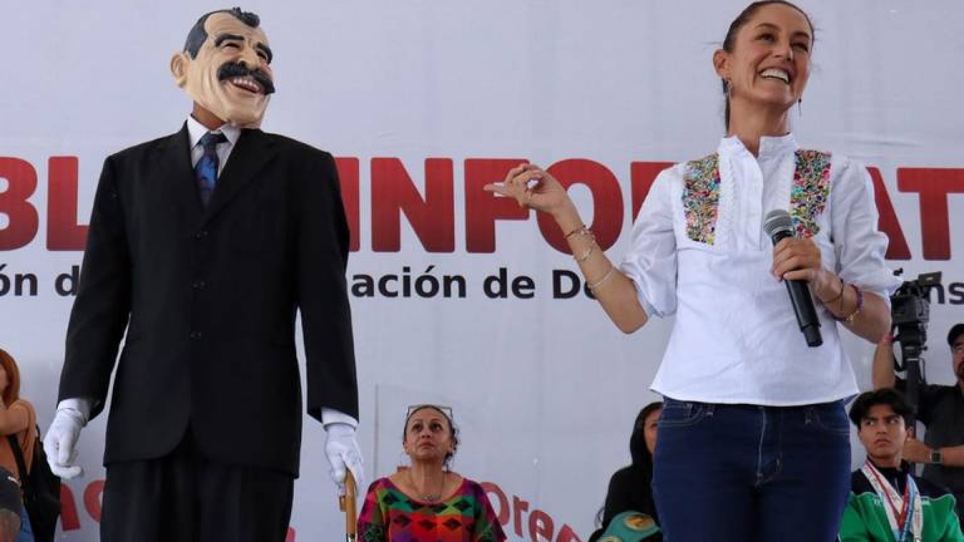 ¡Tsss! Claudia Sheinbaum ironiza sobre ‘obras’ de Fox y Calderón