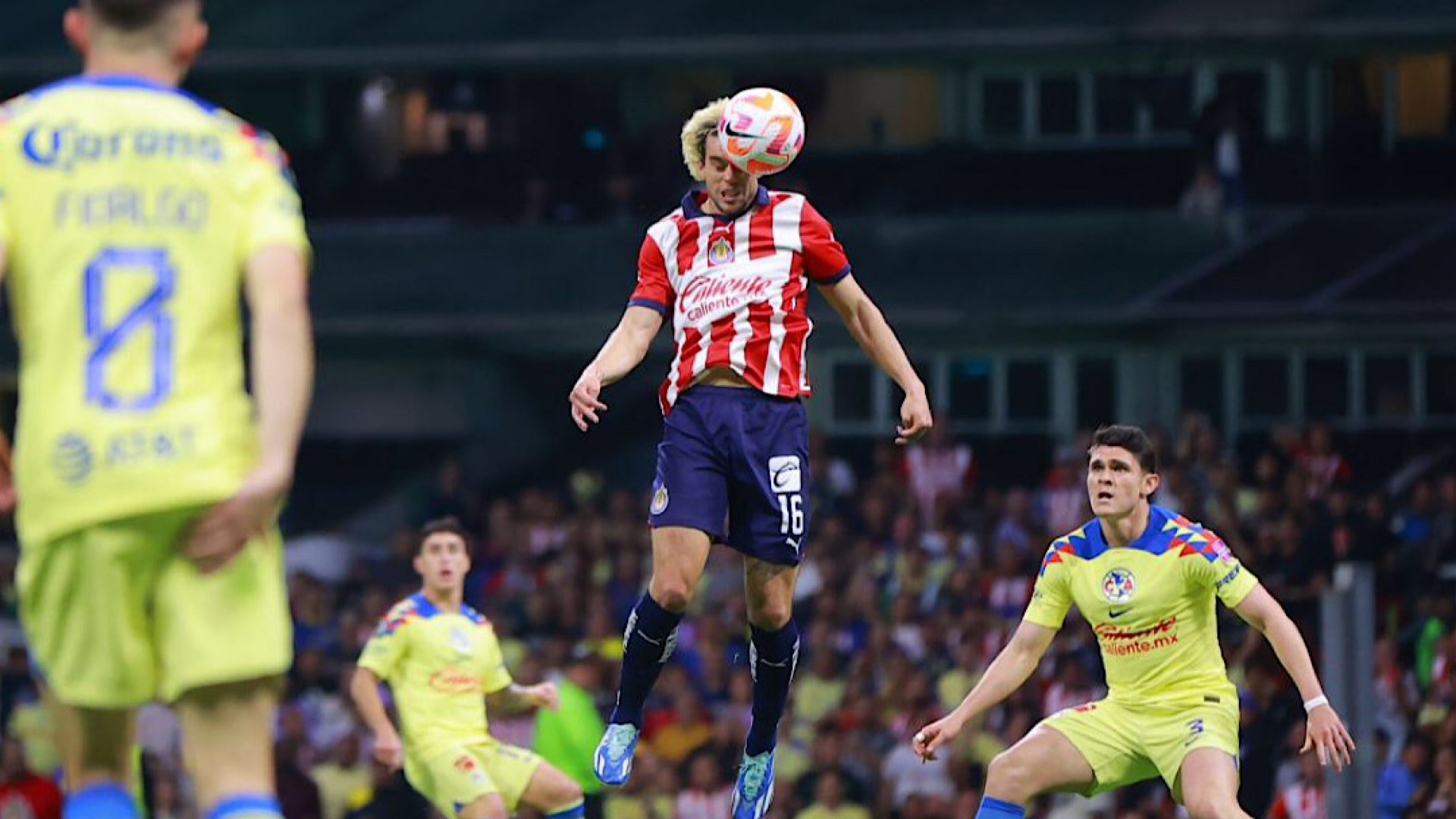Cade Cowell anota su primer gol en un Clásico Nacional