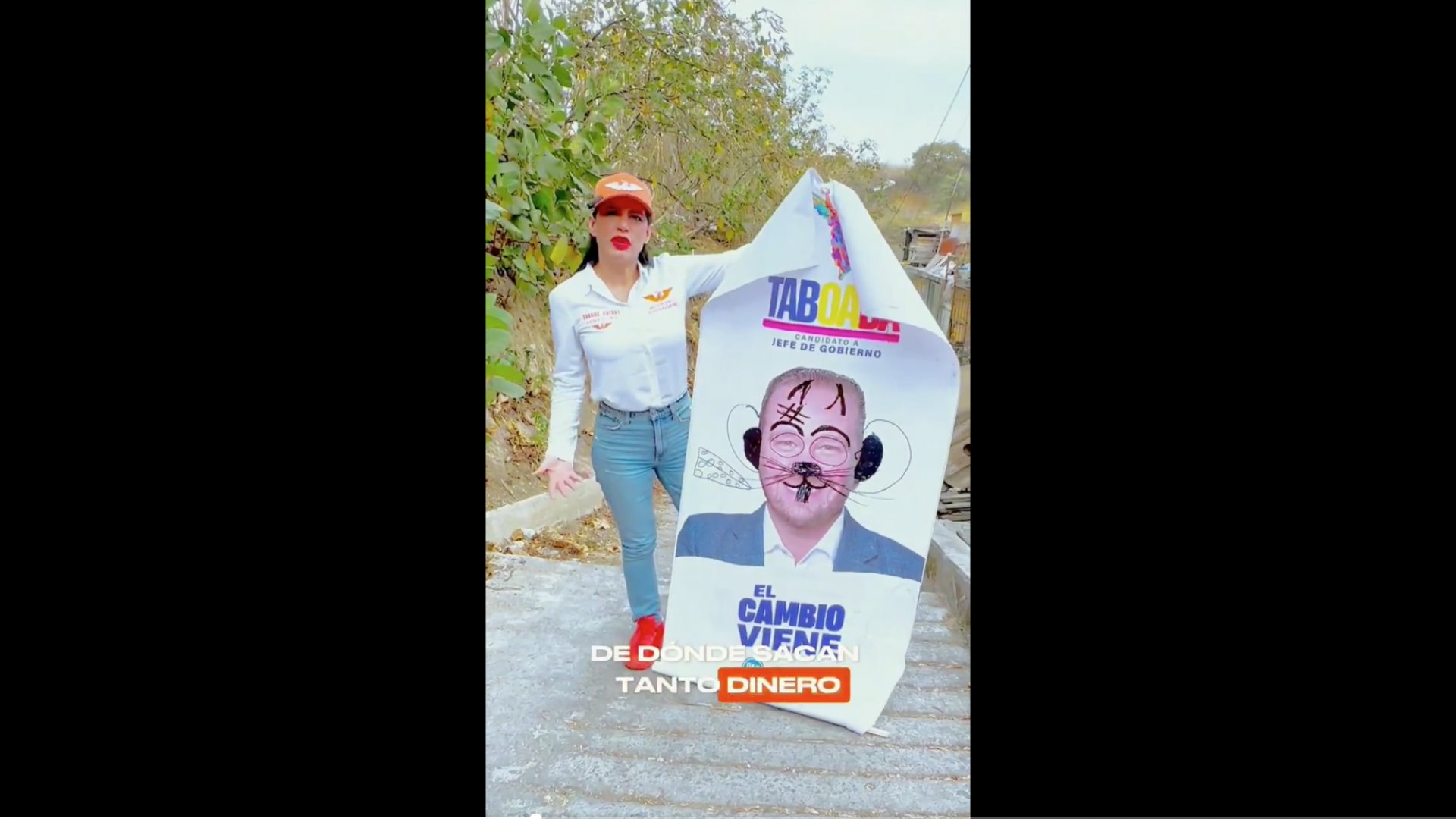 Sandra Cuevas quita ‘basura electoral’ de Santiago Taboada