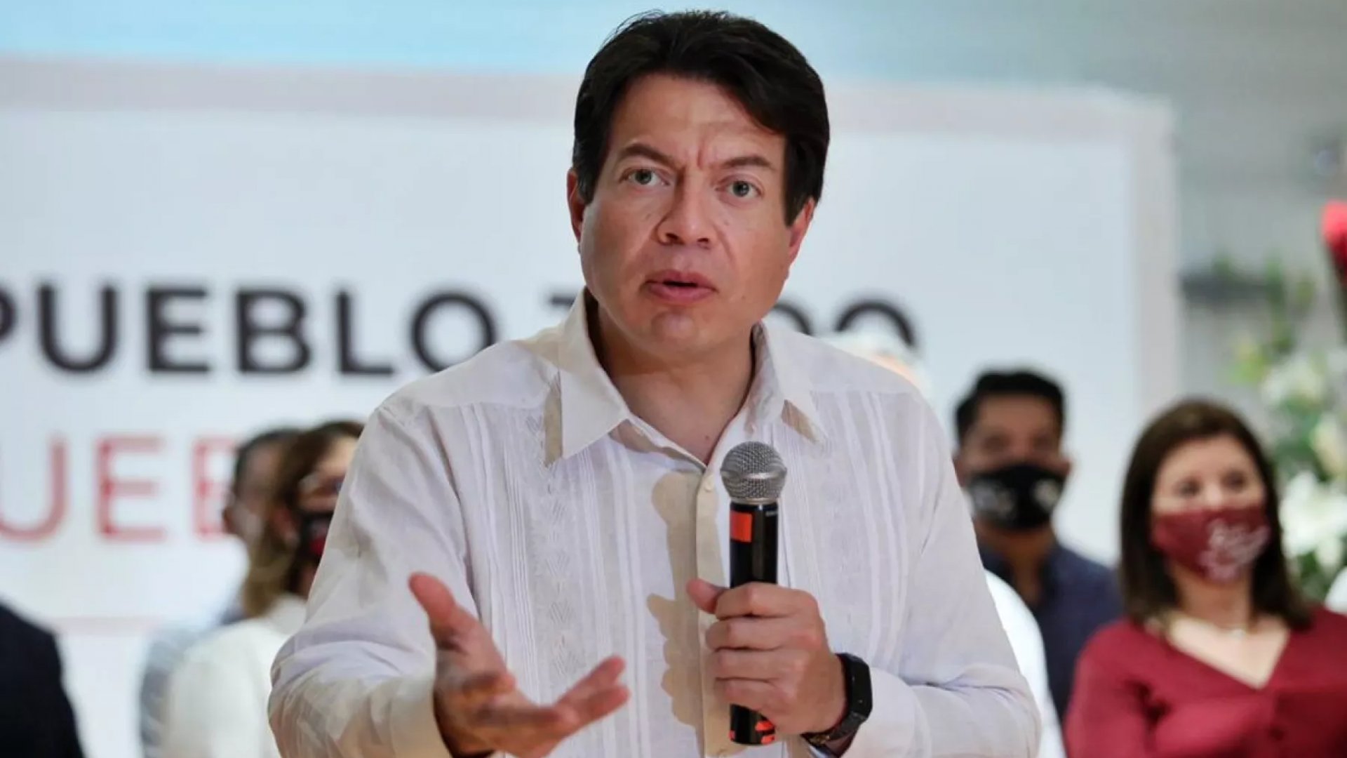 Mario Delgado arremete contra INE por no controlar guerra sucia