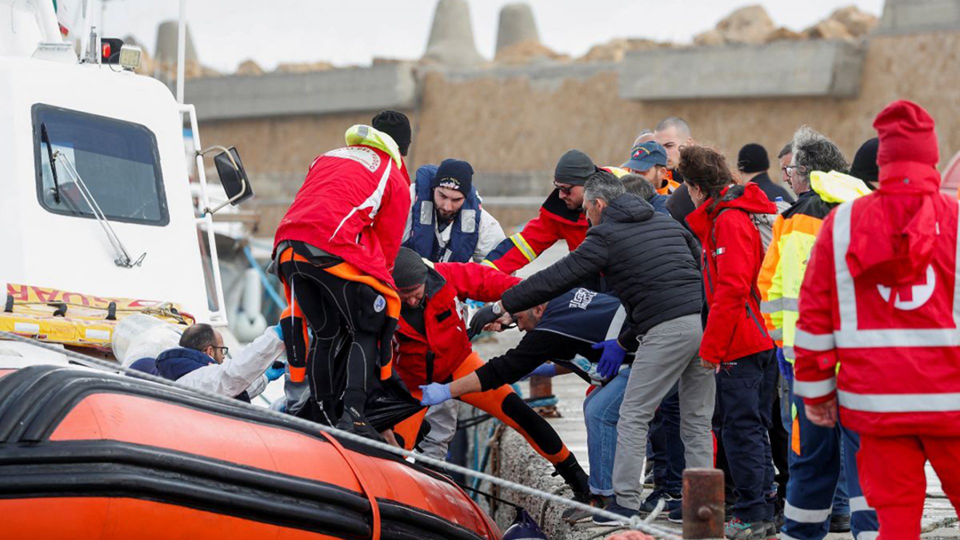 Drama en el Mediterráneo, 60 migrantes ahogados