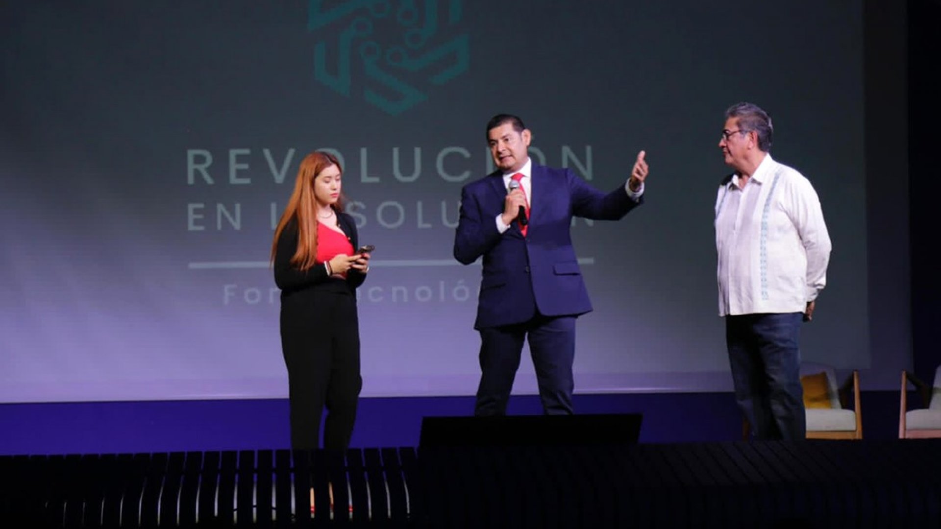 Por un Puebla con desarrollo tecnológico y sustentable coincide Armenta con especialistas