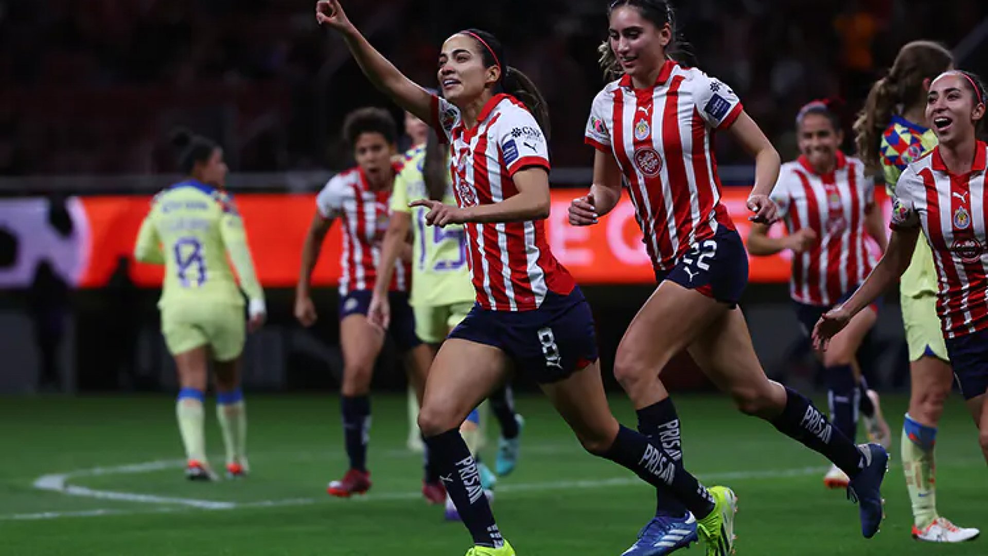 Chivas se mantienen invictas en el Clásico Nacional femenil