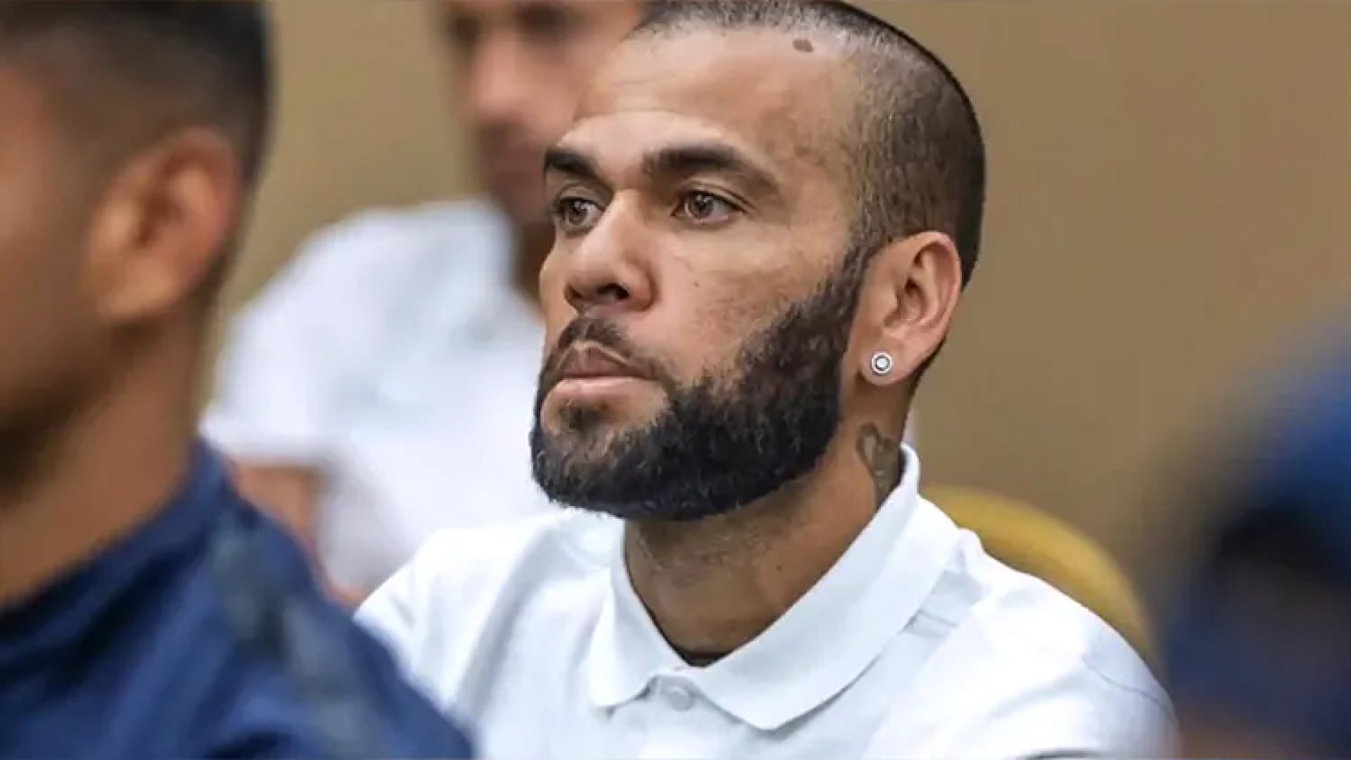 Dani Alves solicita cumplir condena en libertad condicional