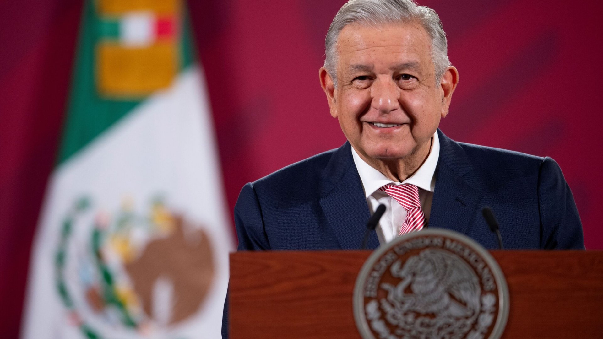 Aprobación de AMLO sube de 62 a 73 %: Reforma