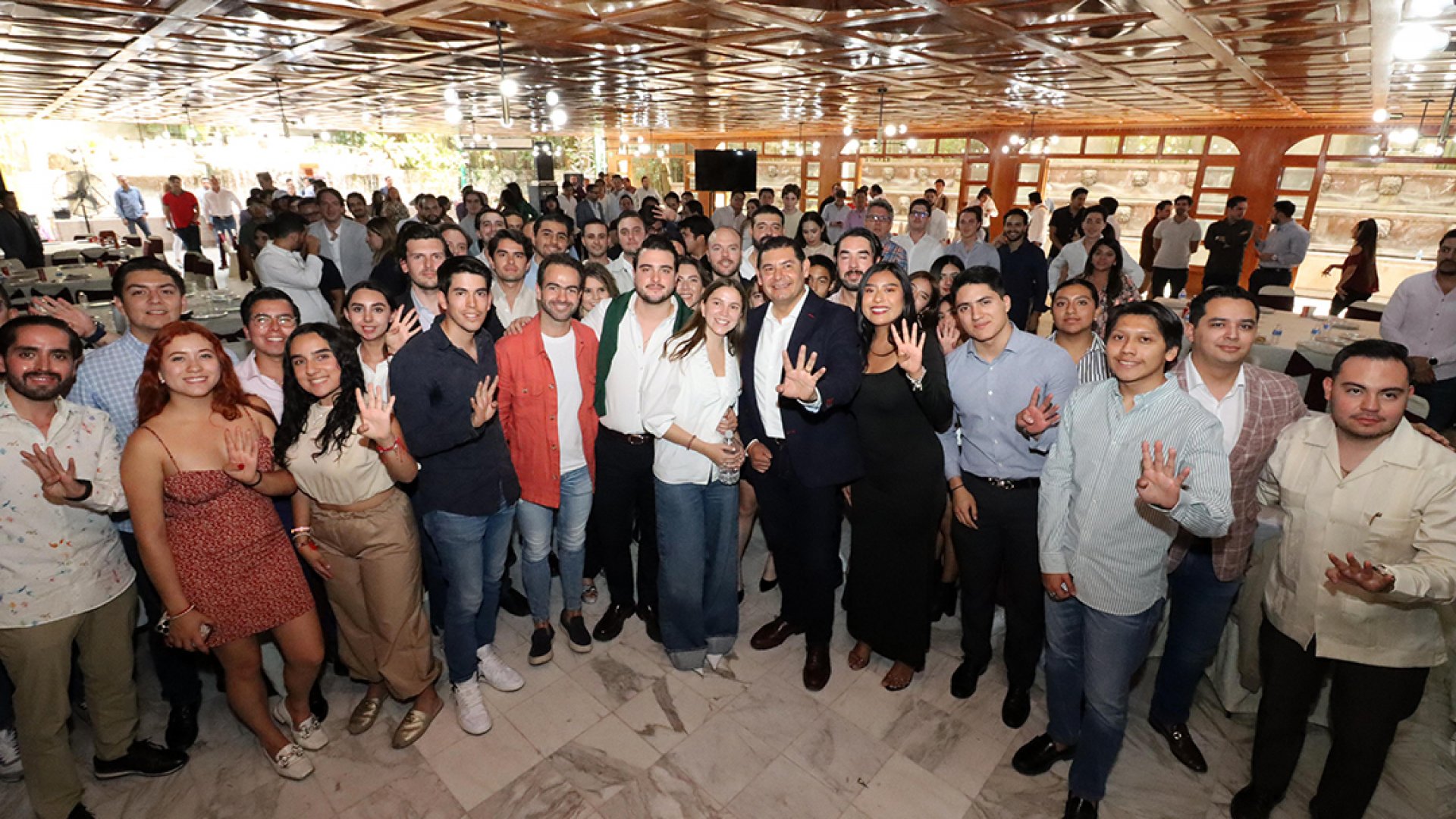 Dialoga Armenta con jóvenes empresarios poblanos sobre el futuro de Puebla