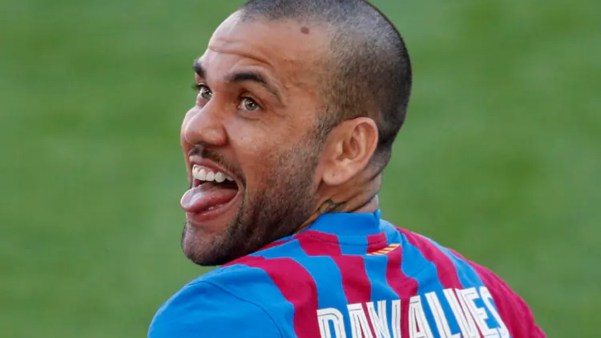 Dani Alves pagará un millón de euros para salir de la cárcel