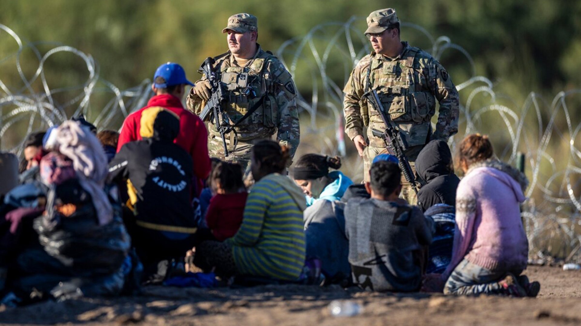 Migración: Por ahora, migrantes libran la Ley Abbott