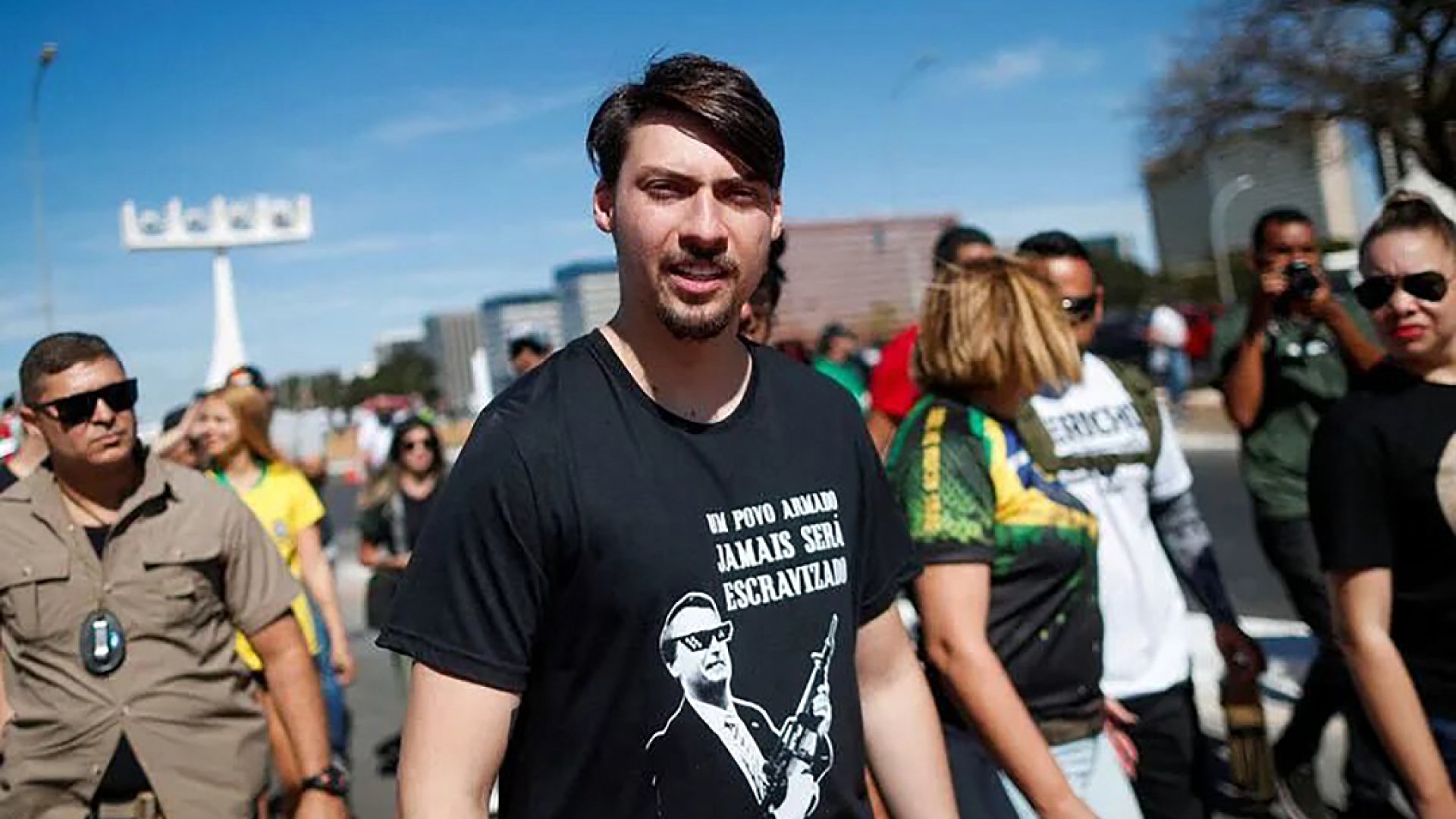 Imputaron a hijo de Bolsonaro en investigación por lavado de dinero