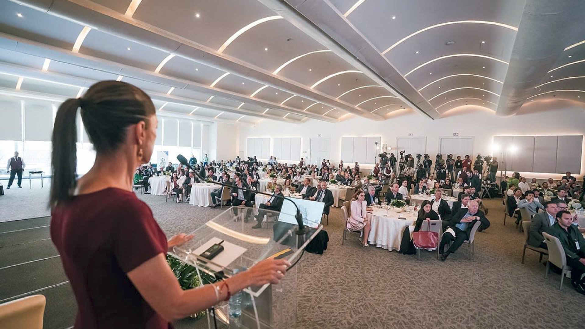 Claudia Sheinbaum expone su visión de desarrollo para el país ante empresarios y empresarias de Nuevo León
