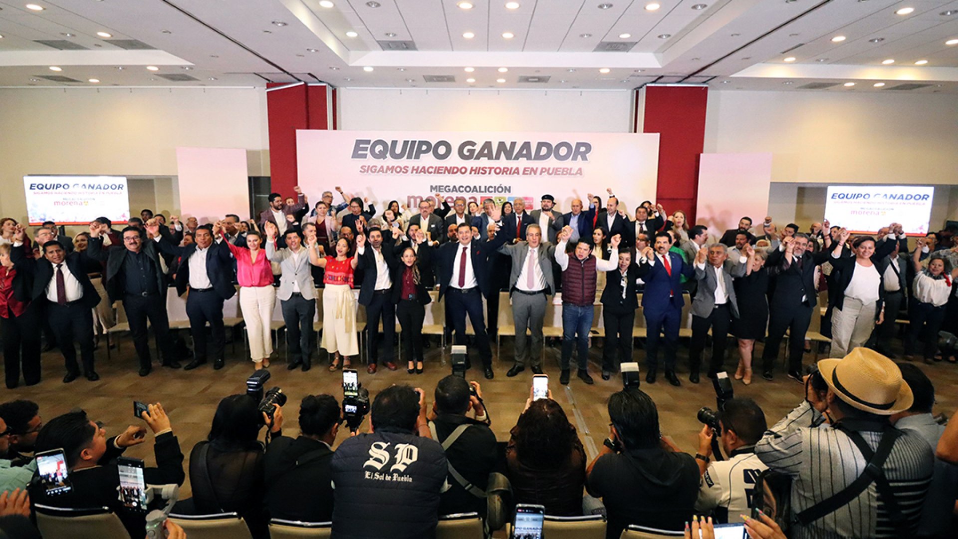Armenta pondera a obradoristas y morenistas en su equipo de campaña