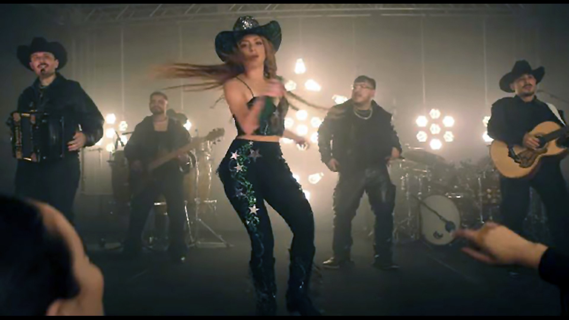 Estrenó Shakira video de su colaboración con Grupo Frontera
