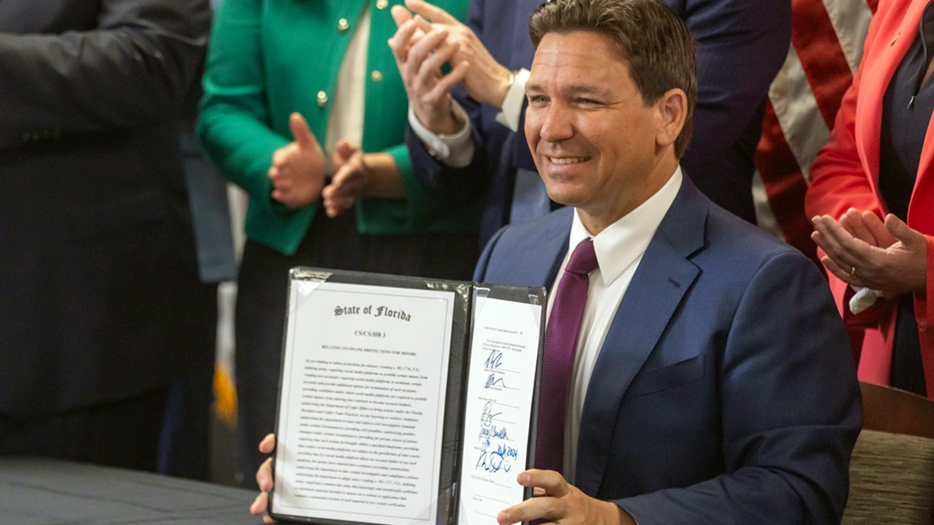 Prohíben a los niños menores de 14 años tener sus propias cuentas de redes sociales