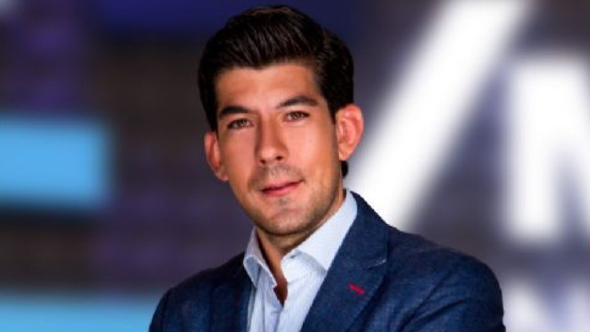 Equipo de Sheinbaum pide cambiar a López San Martín como moderador del primer debate
