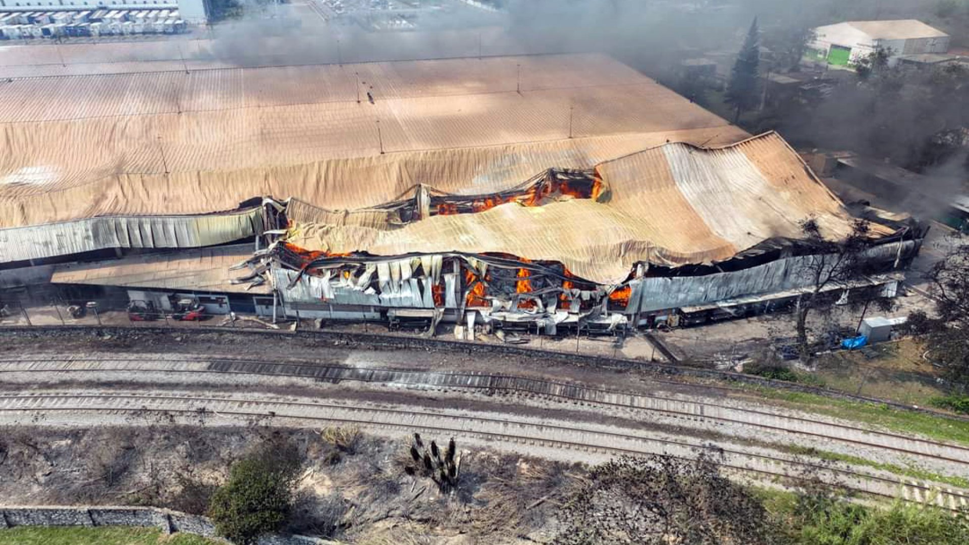 Arde en llamas fábrica International Paper de Ixtaczoquitlán