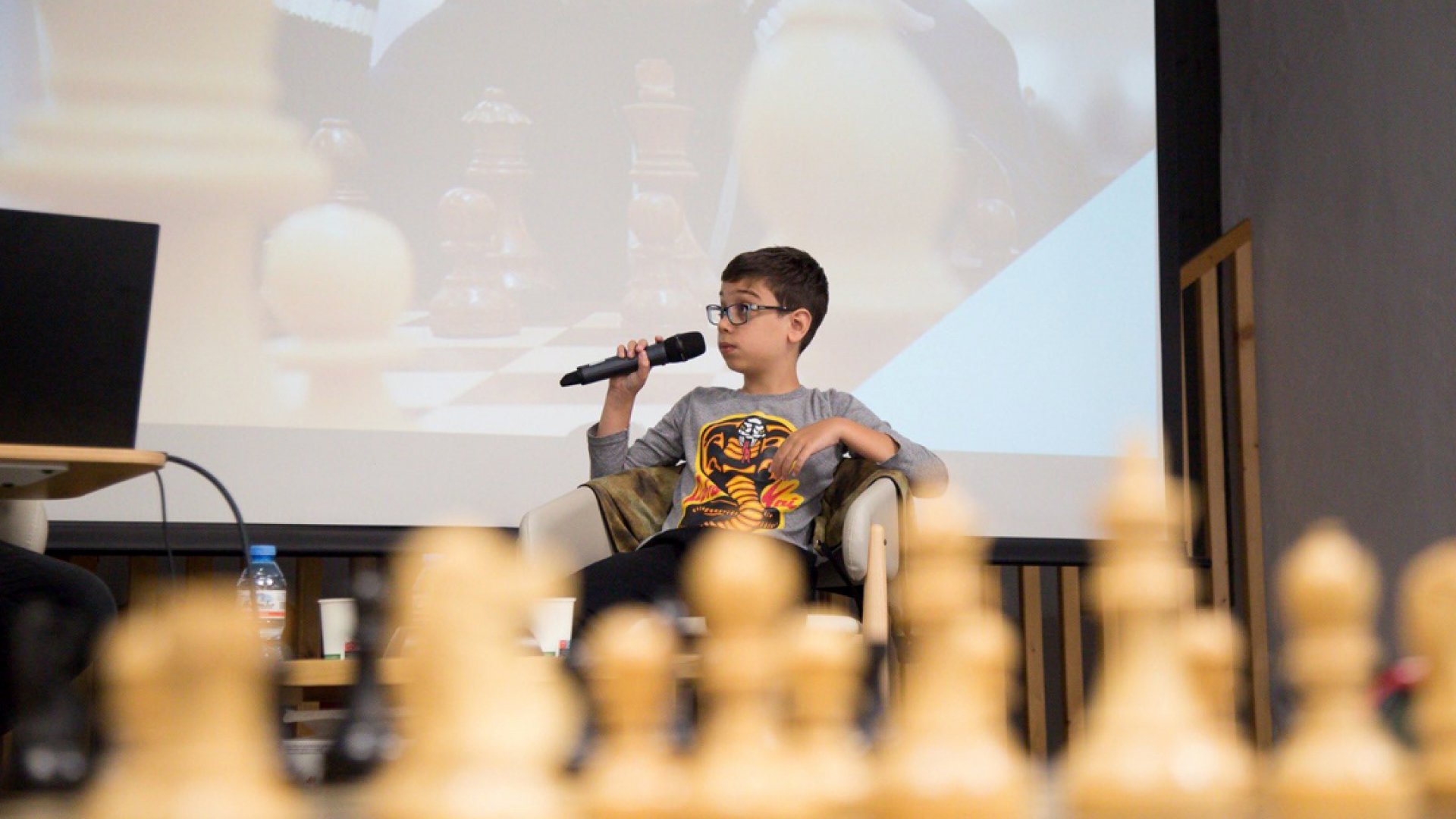 Magnus Carlsen cae ante Faustino Oro, de 10 años